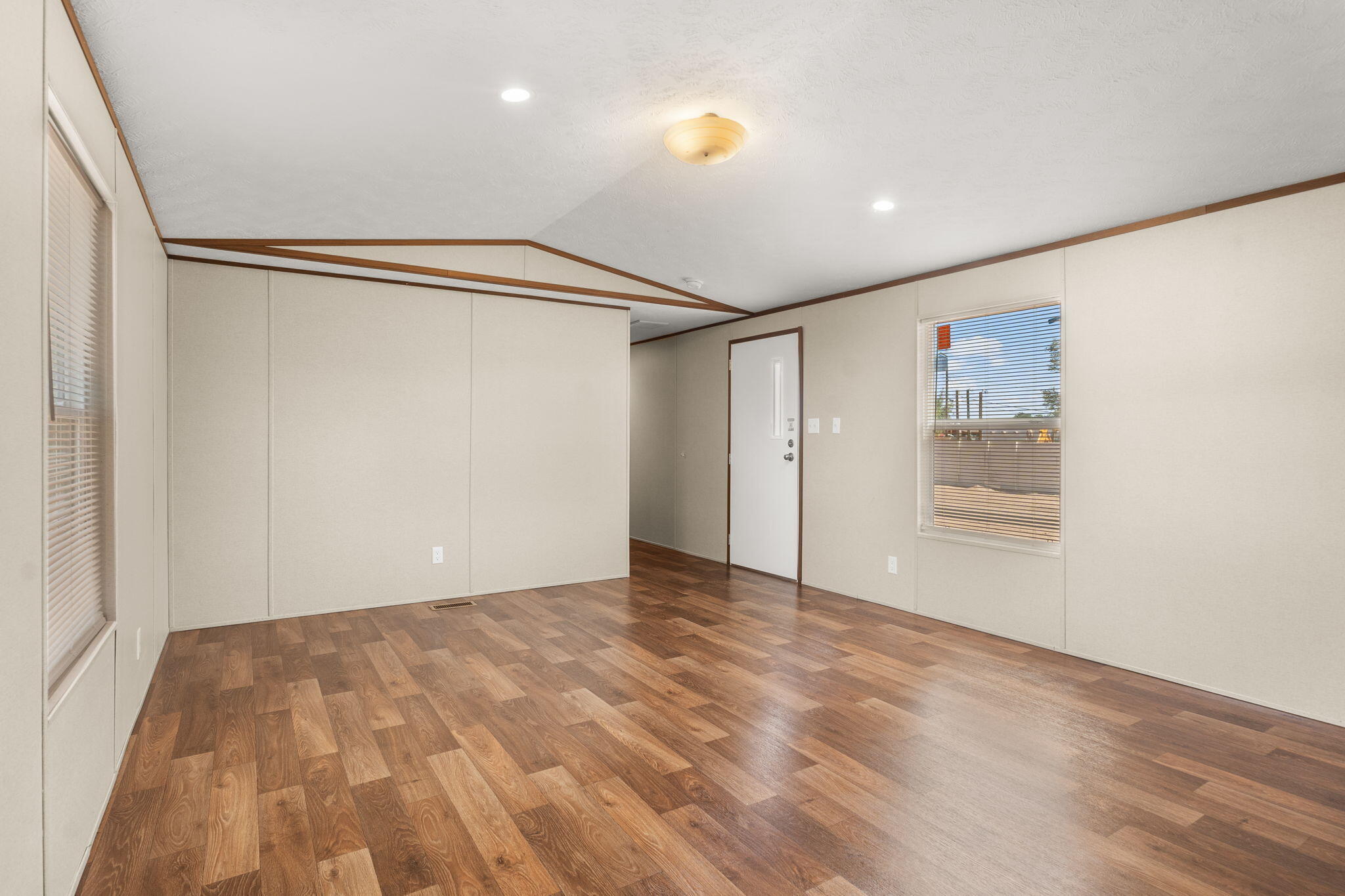 5227 Cerritos Avenue