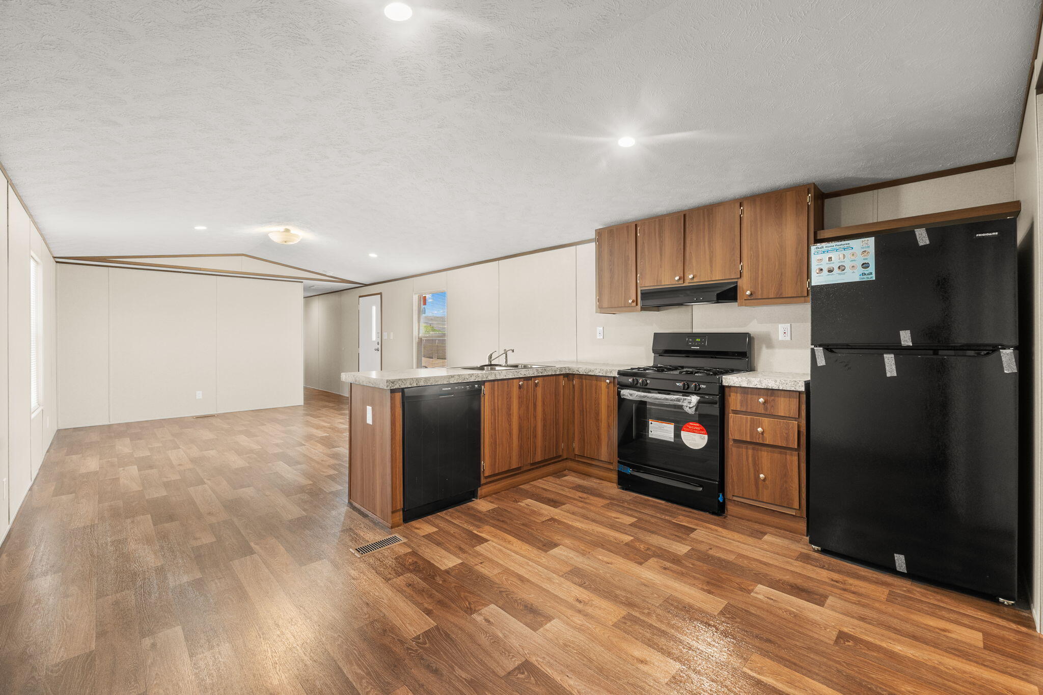 5227 Cerritos Avenue