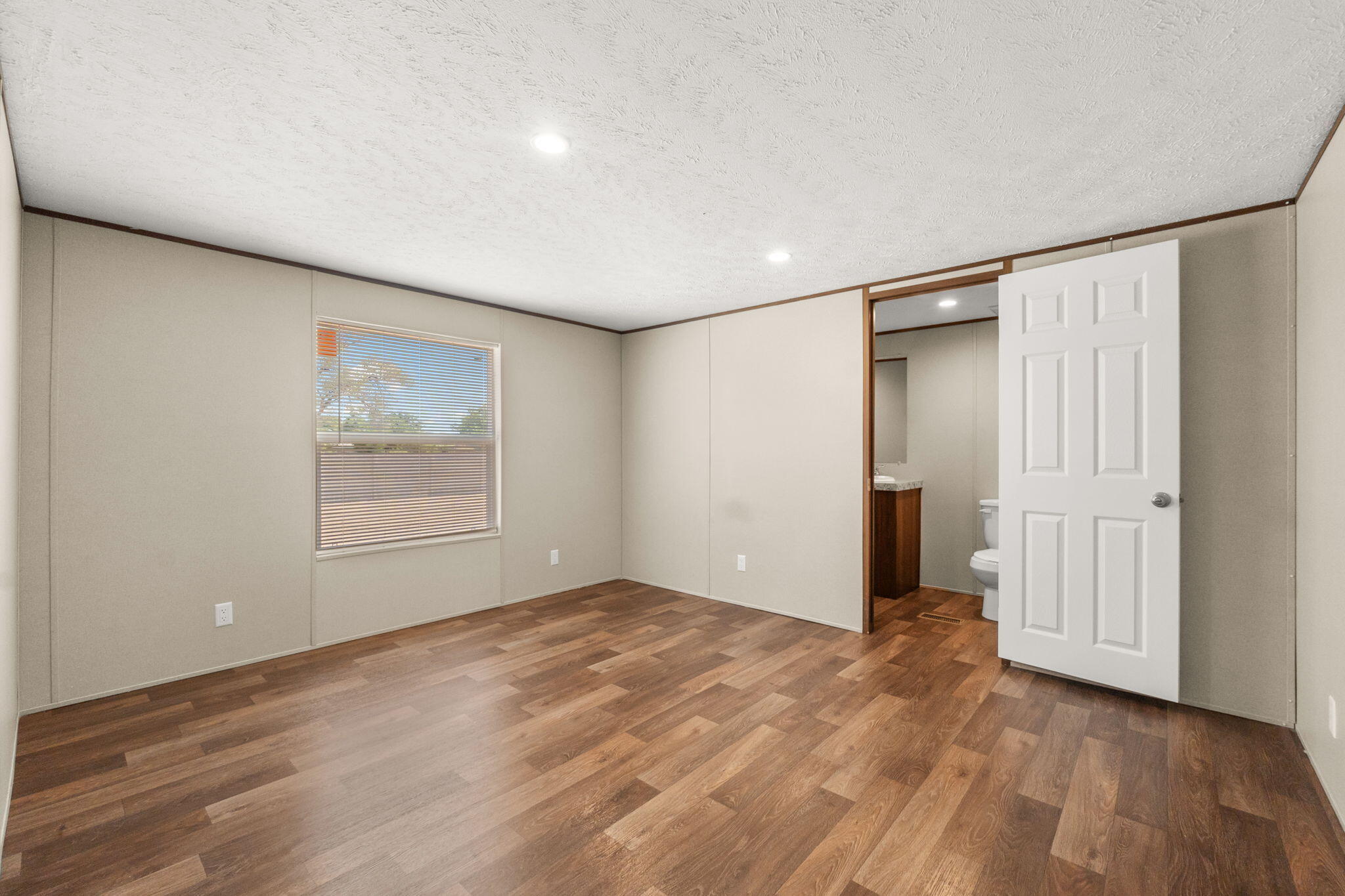 5227 Cerritos Avenue