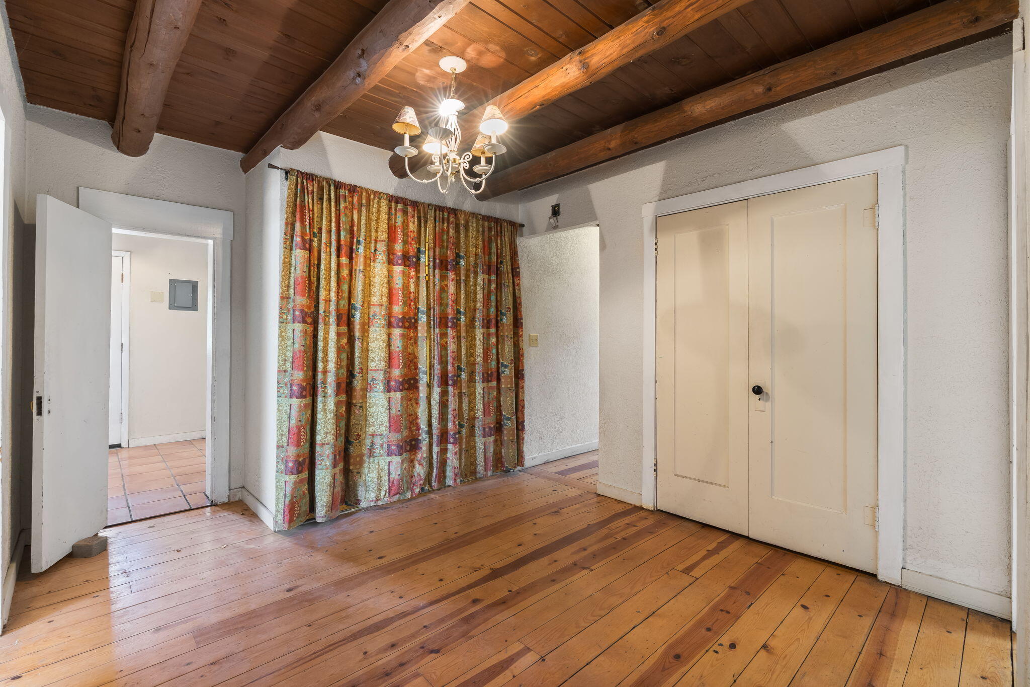 615 Los Arboles Avenue NW