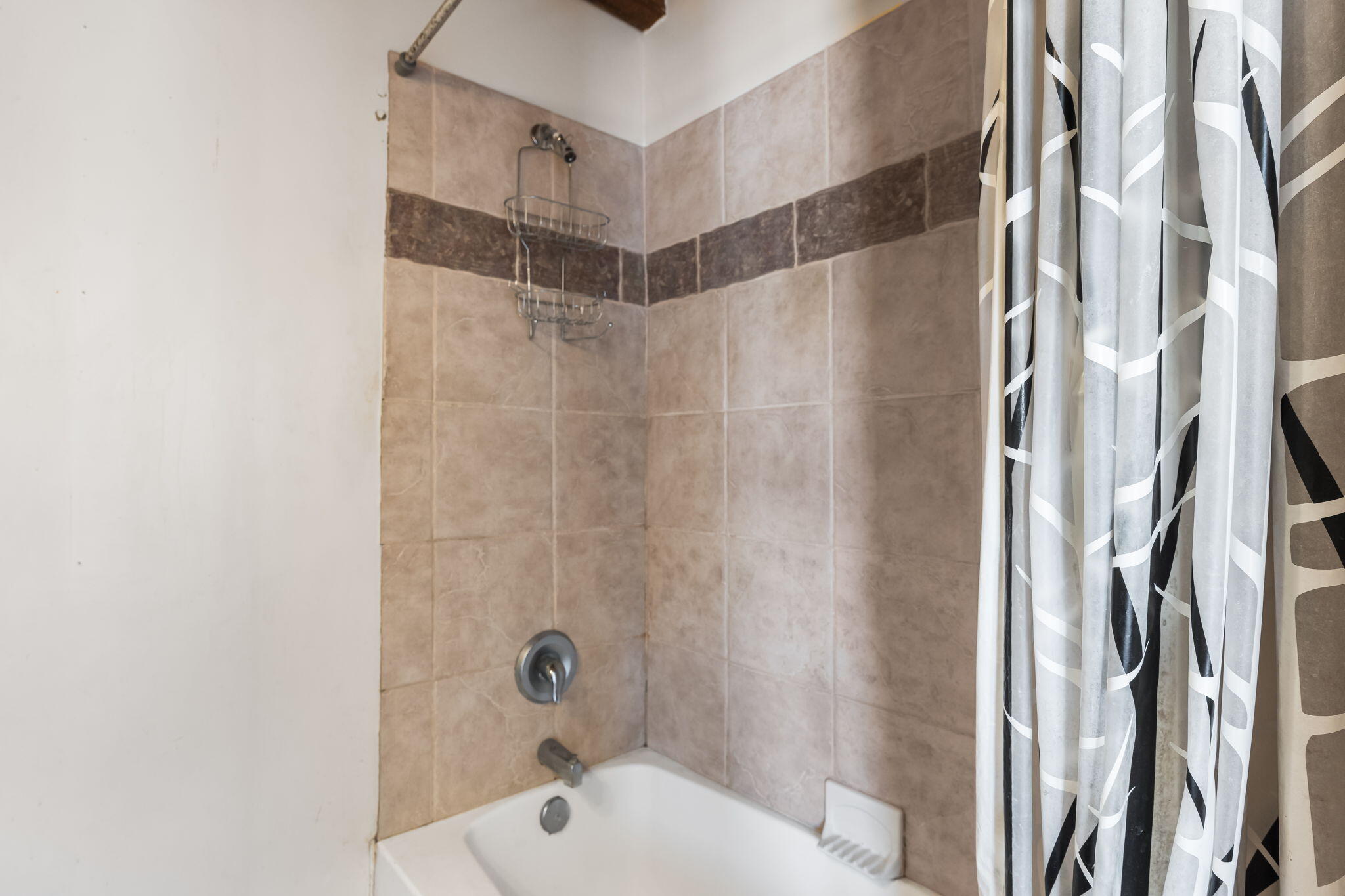 615 Los Arboles Avenue NW