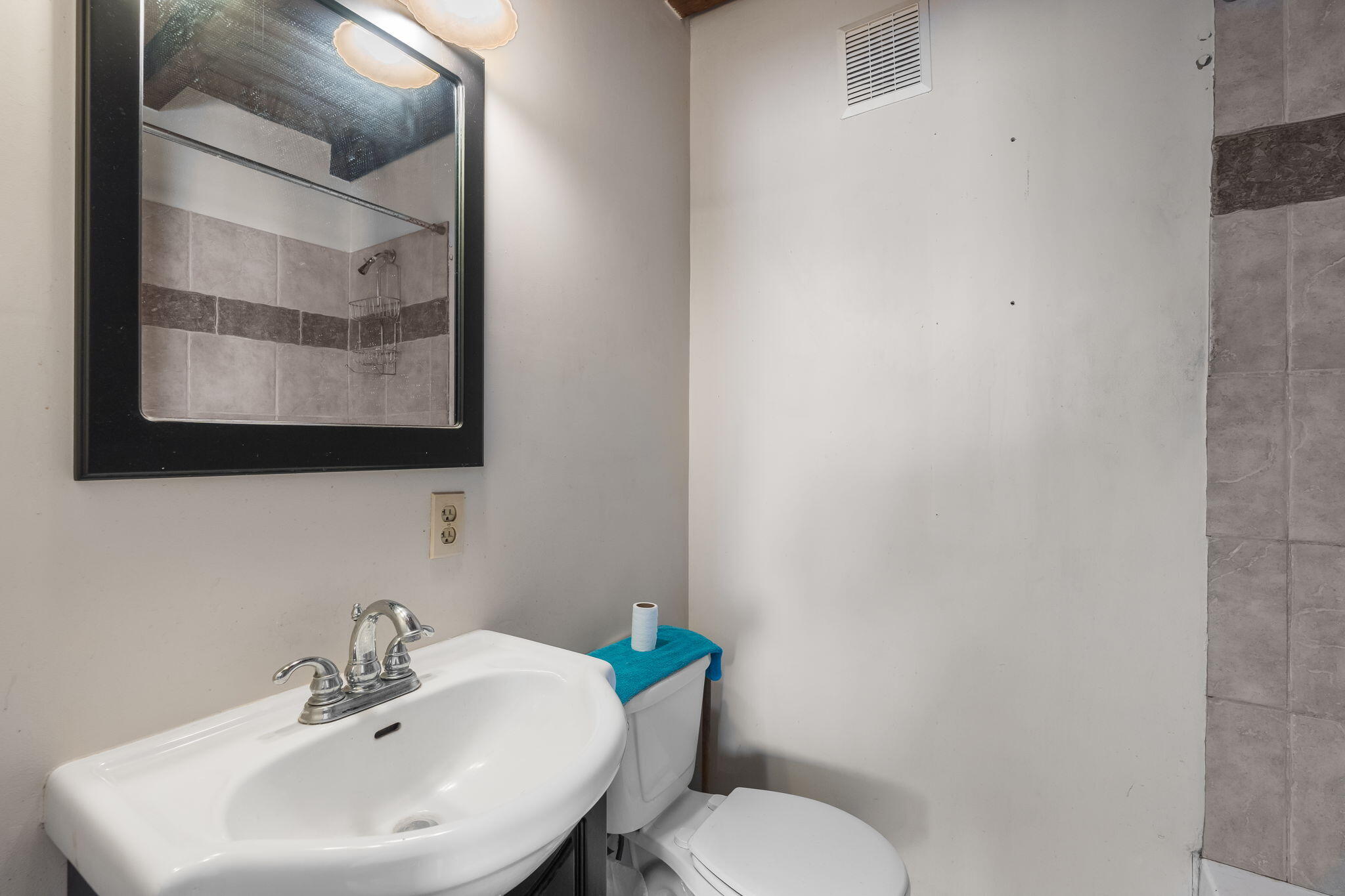 615 Los Arboles Avenue NW