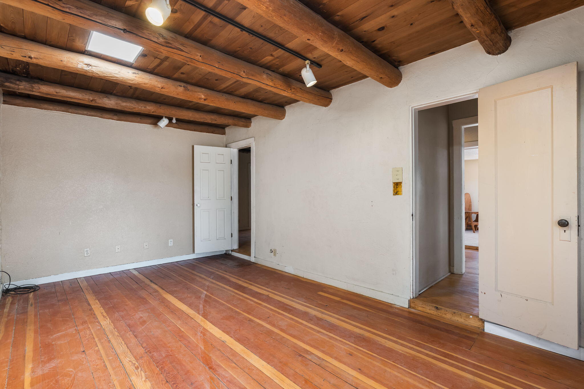 615 Los Arboles Avenue NW