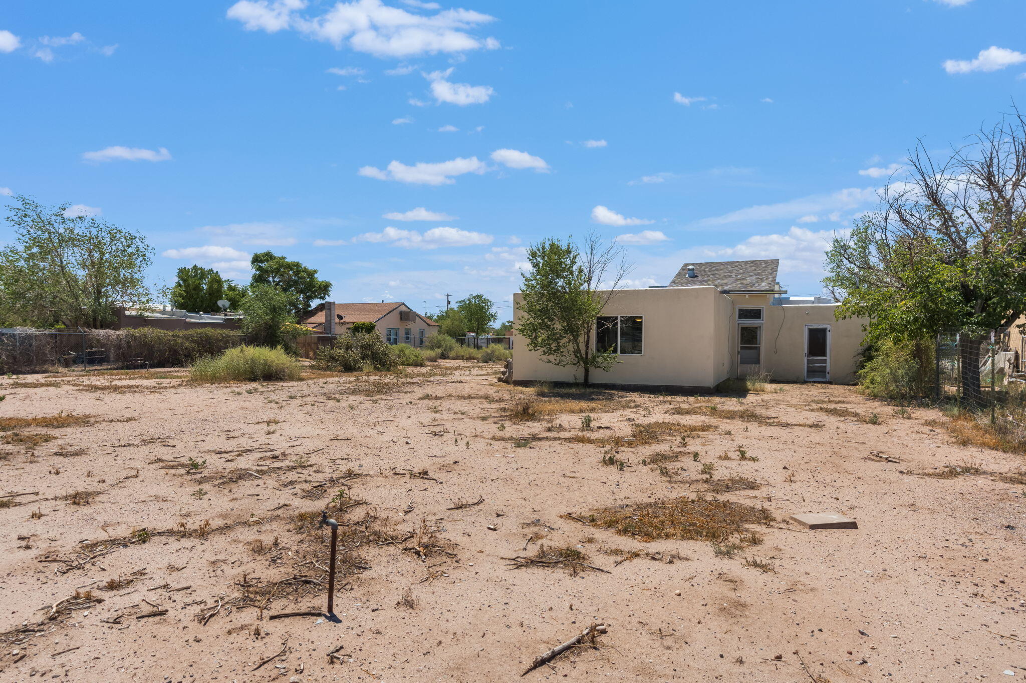 615 Los Arboles Avenue NW