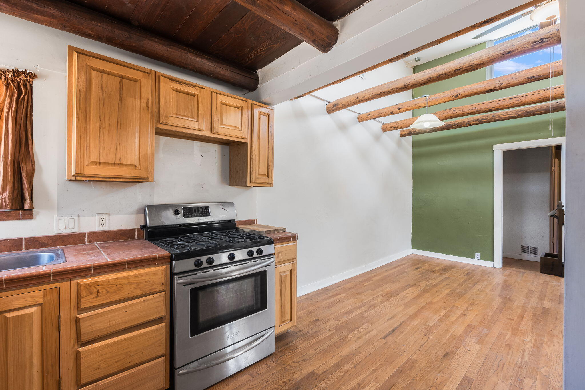 615 Los Arboles Avenue NW