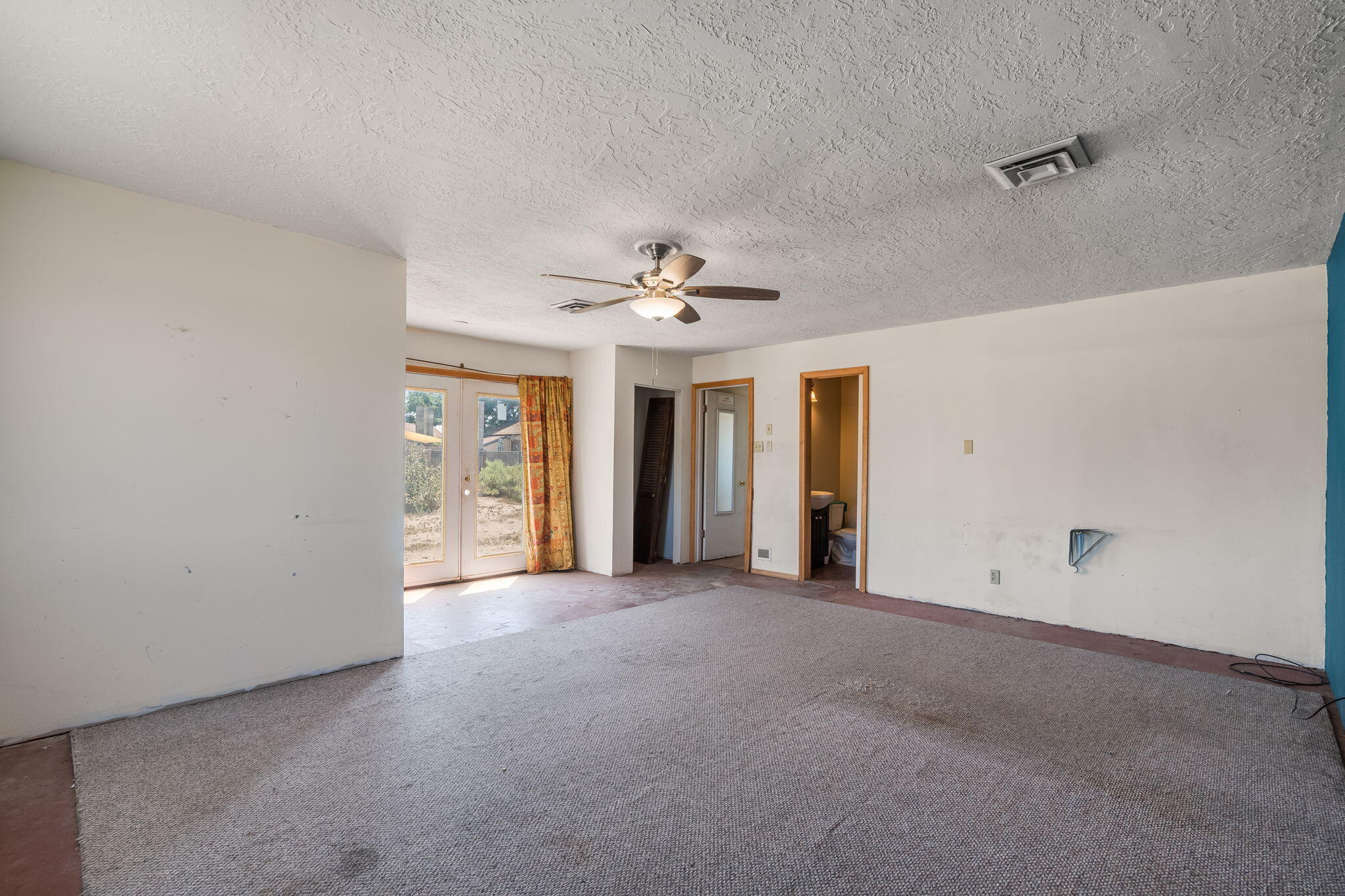 615 Los Arboles Avenue NW