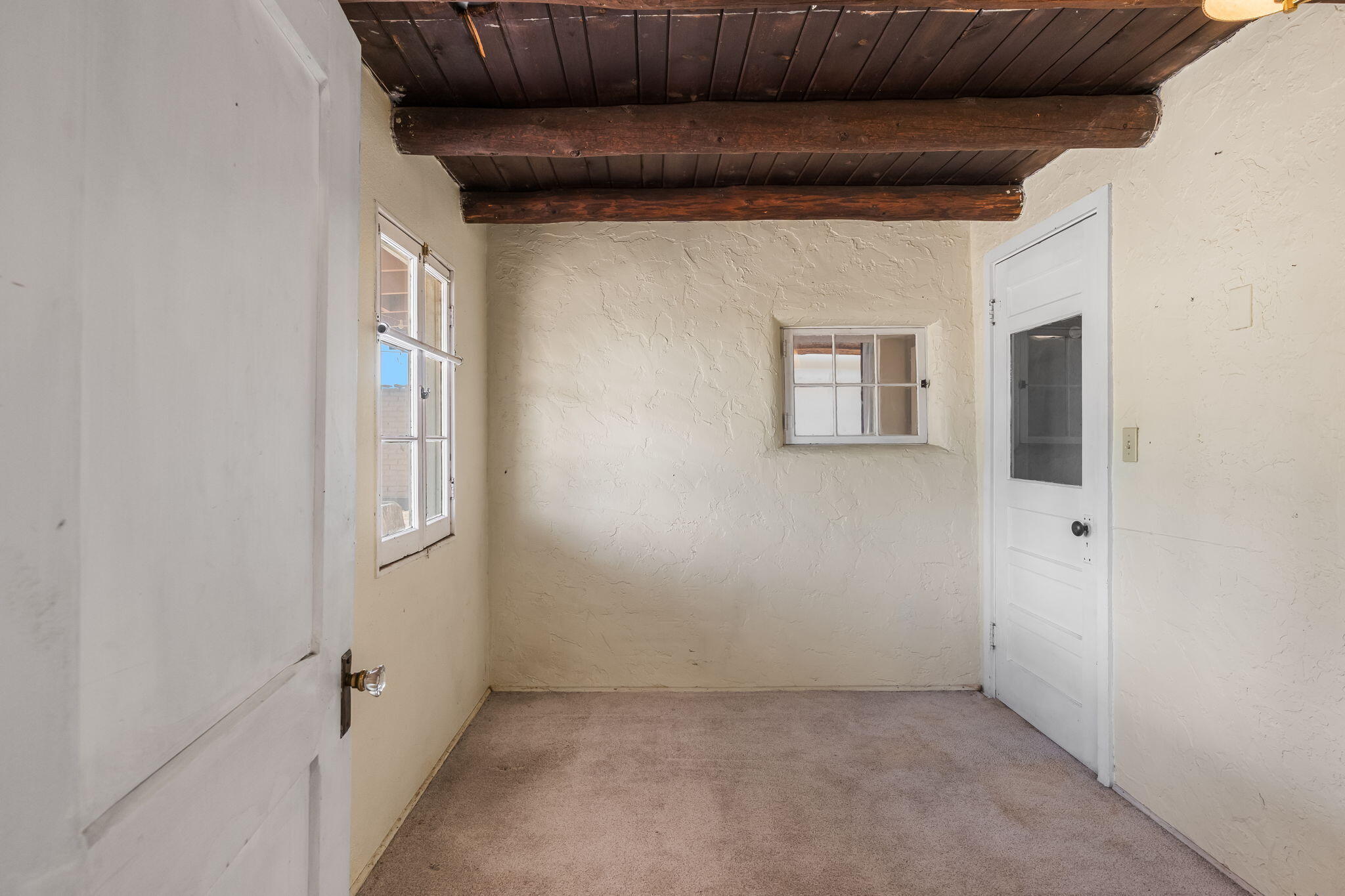 615 Los Arboles Avenue NW