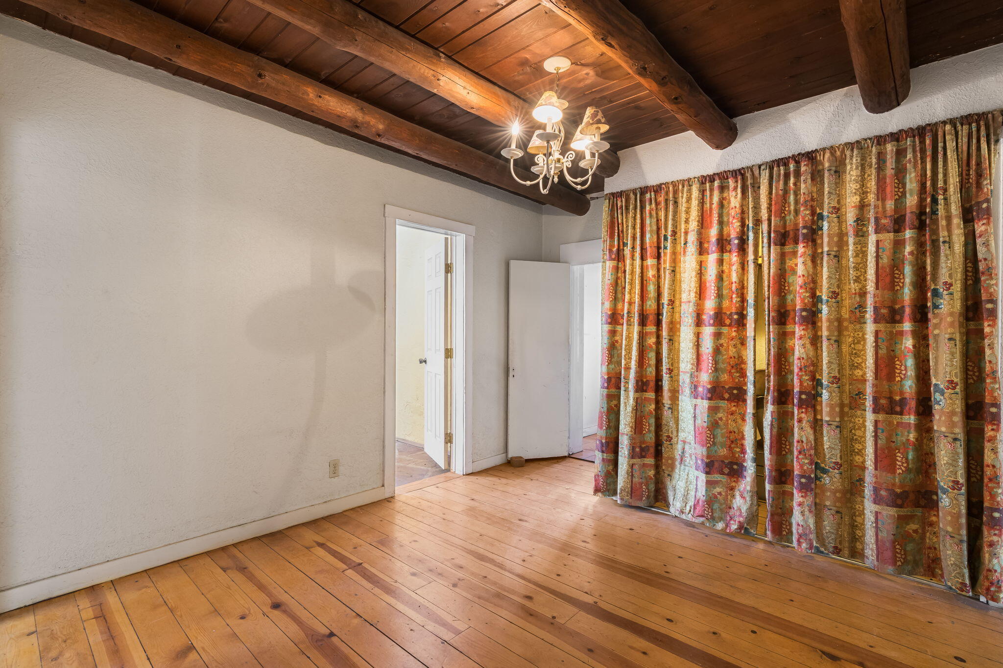 615 Los Arboles Avenue NW