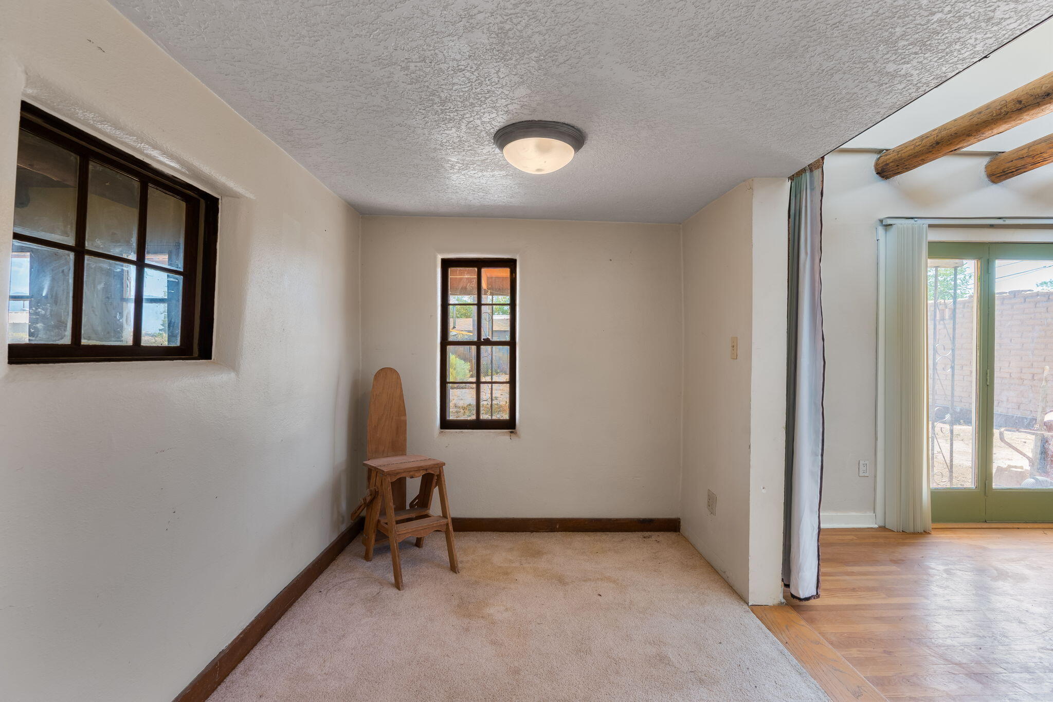 615 Los Arboles Avenue NW