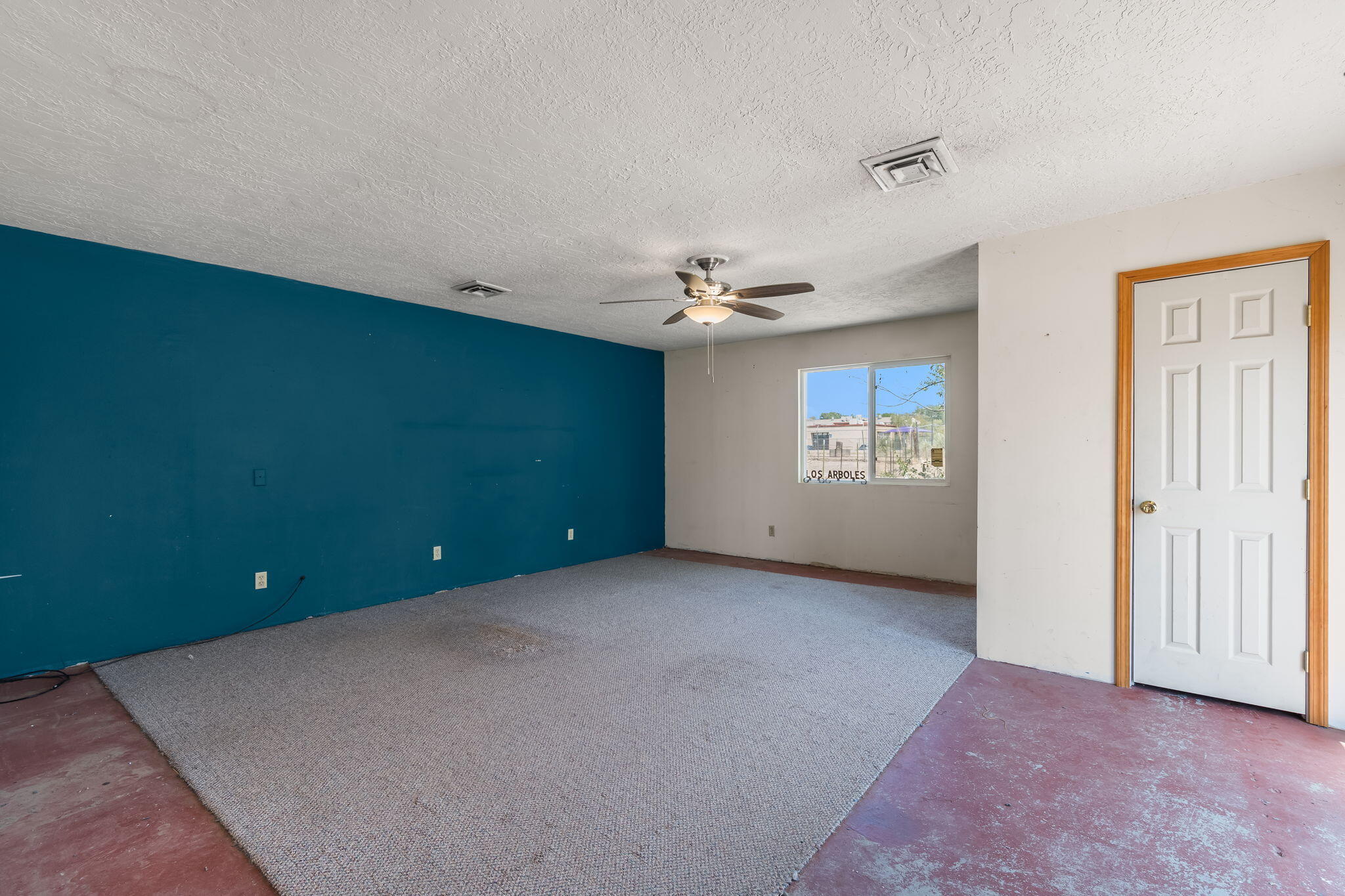 615 Los Arboles Avenue NW