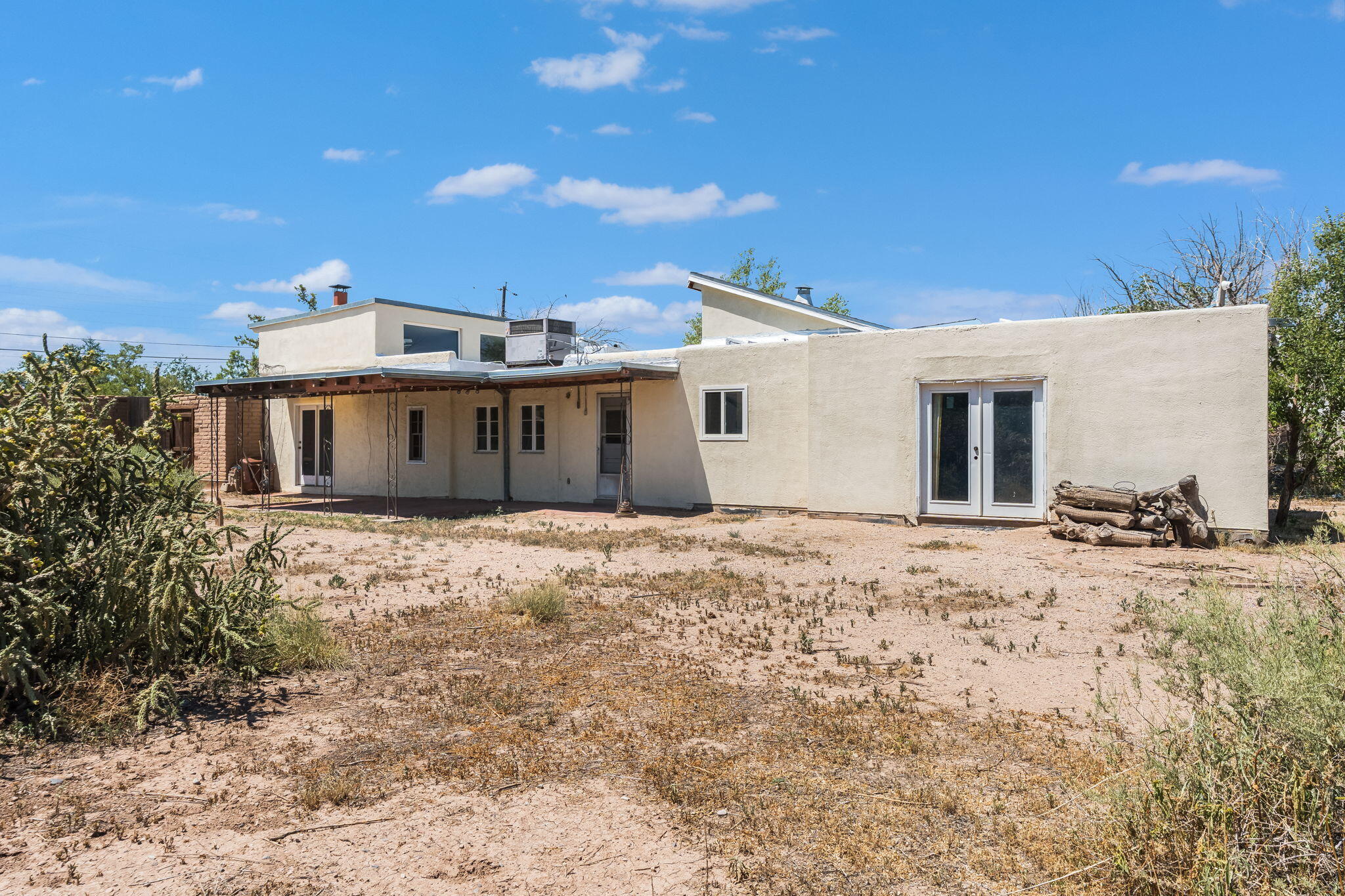 615 Los Arboles Avenue NW