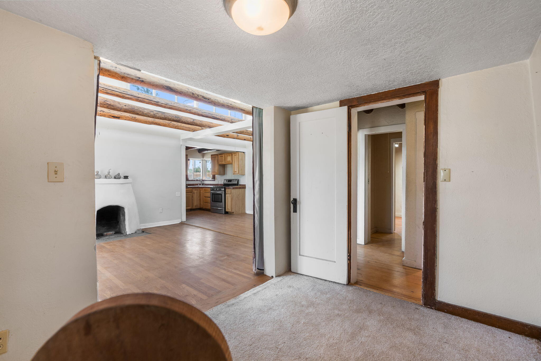 615 Los Arboles Avenue NW