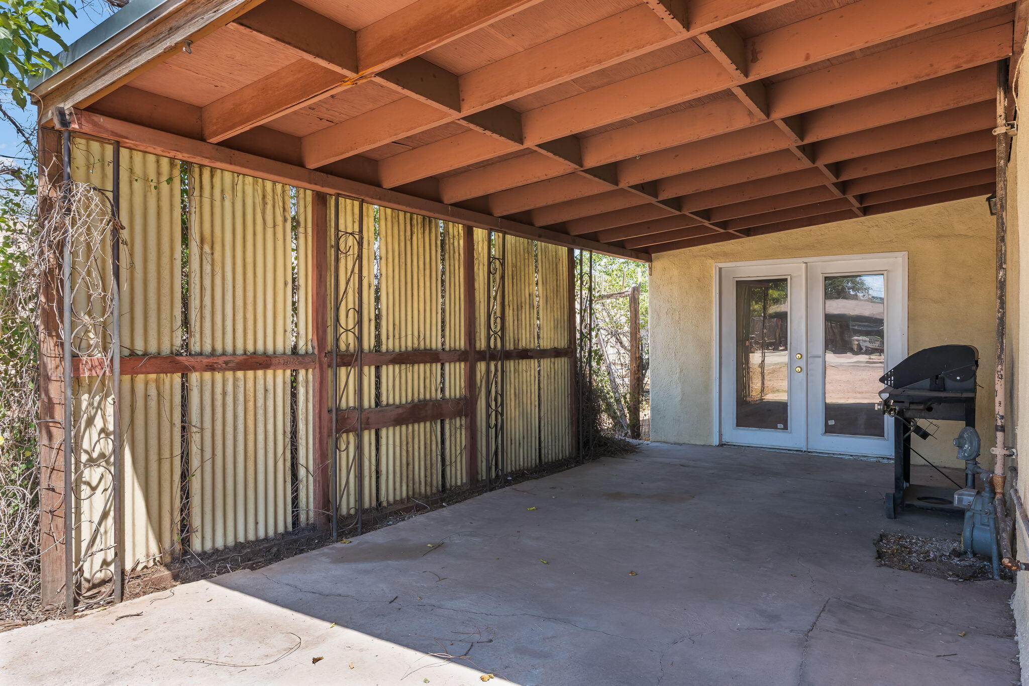 615 Los Arboles Avenue NW