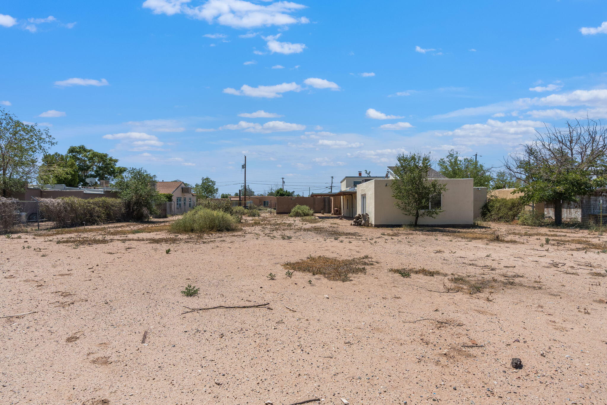 615 Los Arboles Avenue NW