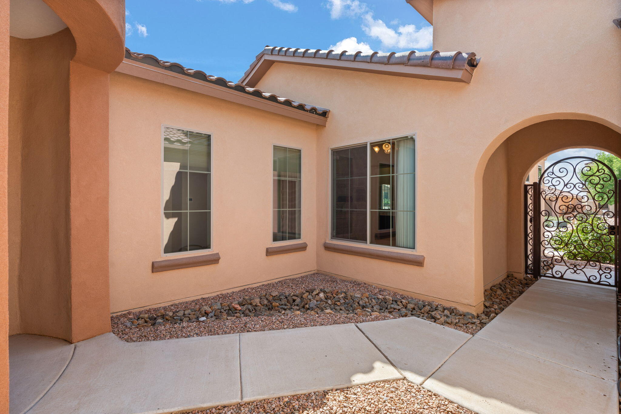 9113 Vista Bosquejo Road NW