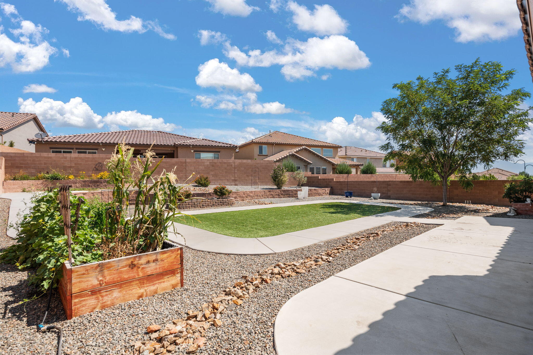 9113 Vista Bosquejo Road NW