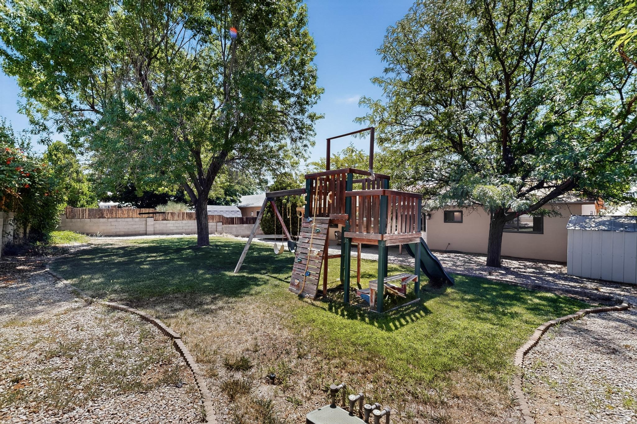 11527 NASSAU Drive NE