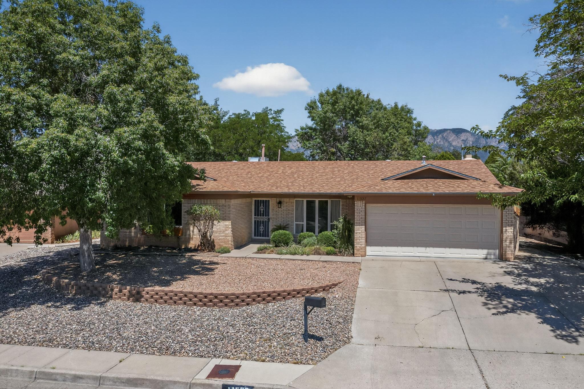 11527 NASSAU Drive NE