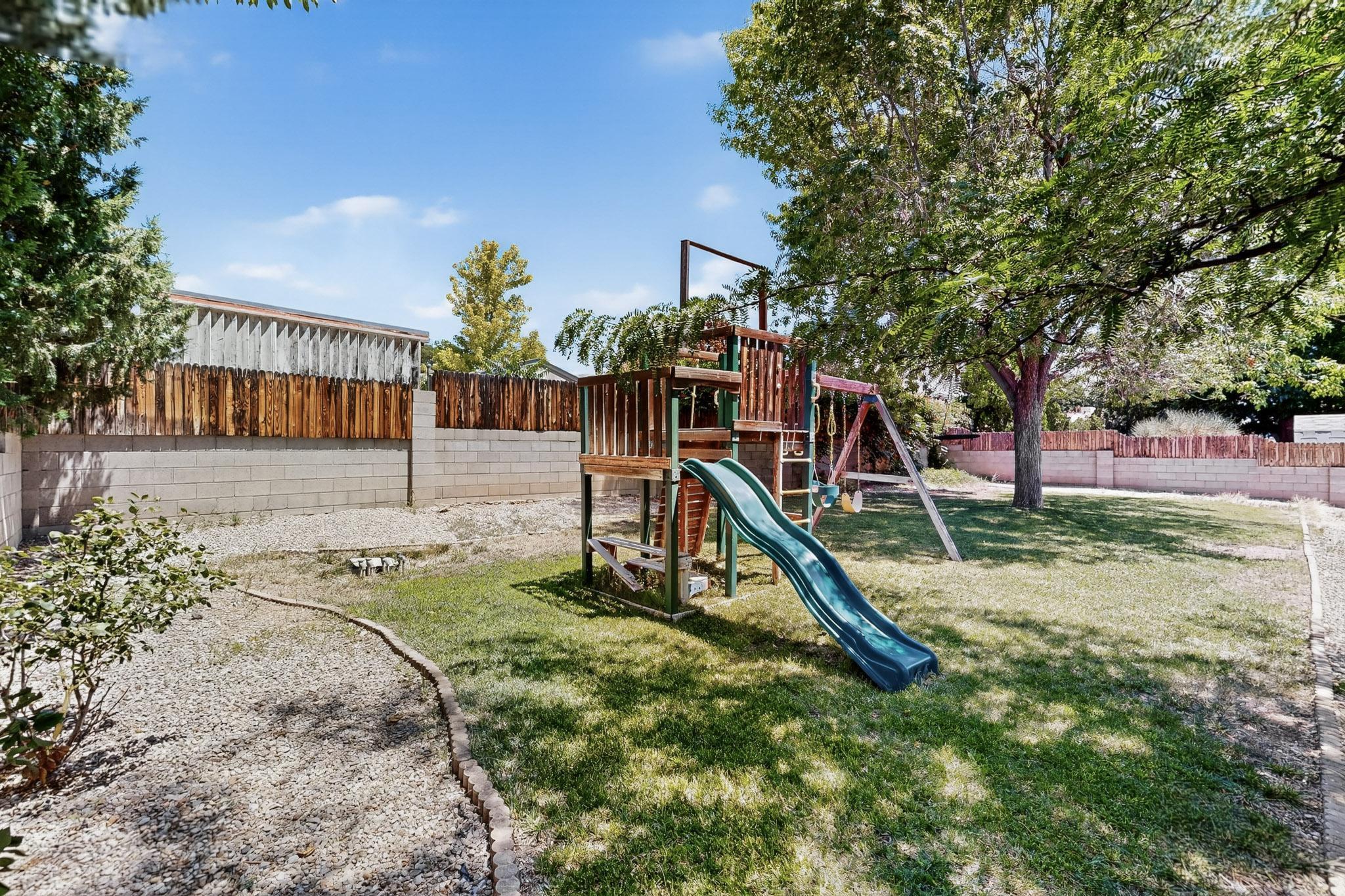 11527 NASSAU Drive NE