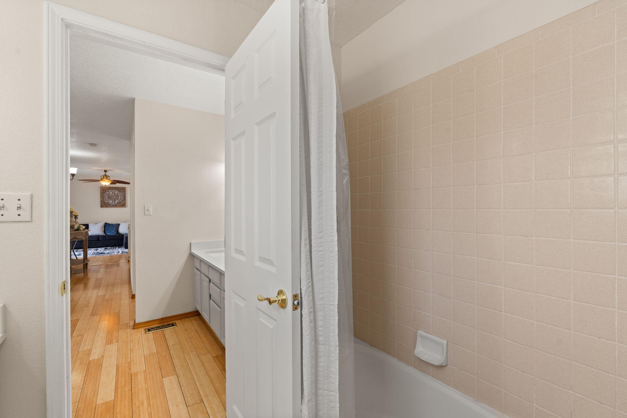 7037 ALBANY HILLS Drive NE