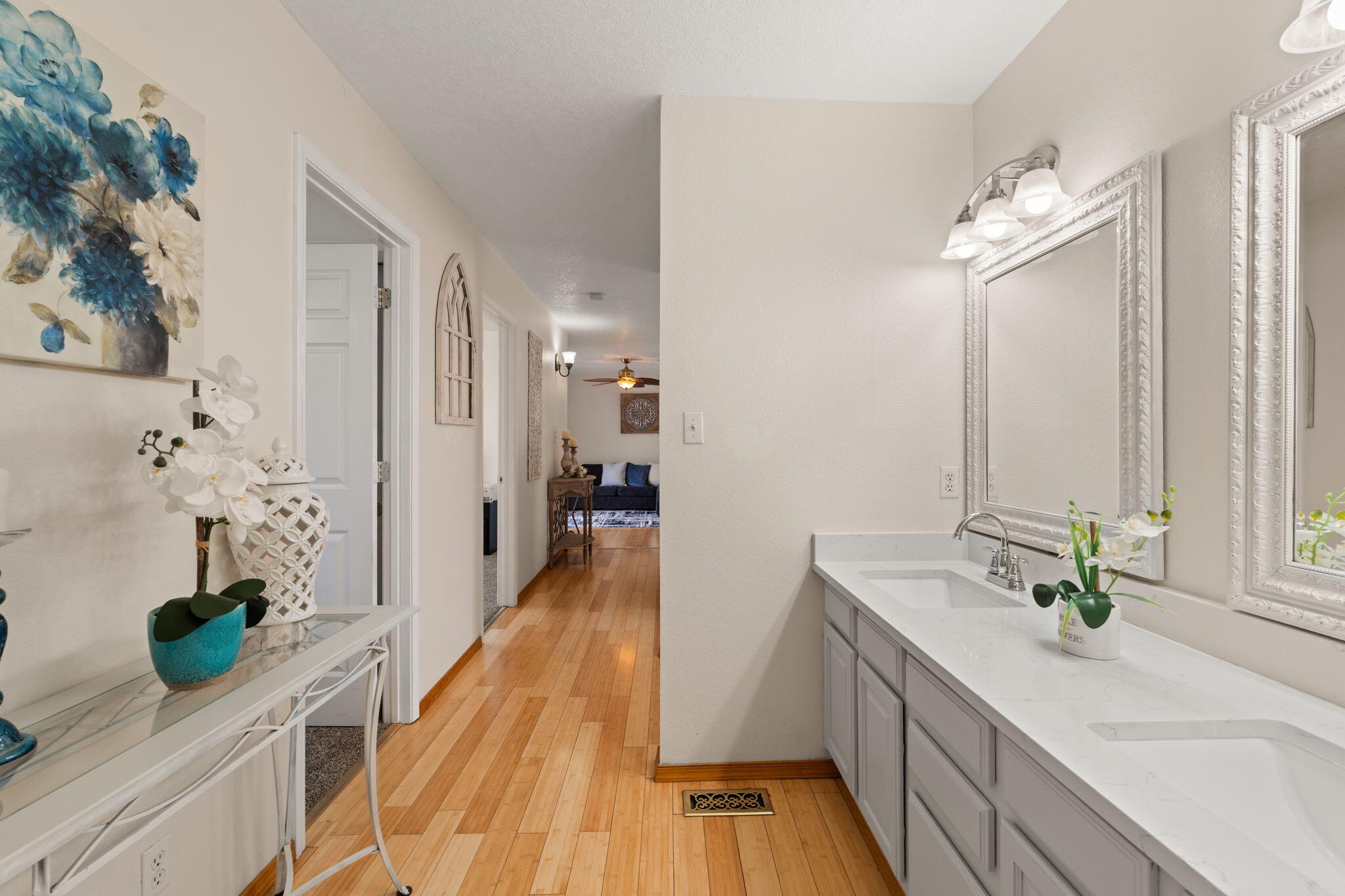 7037 ALBANY HILLS Drive NE