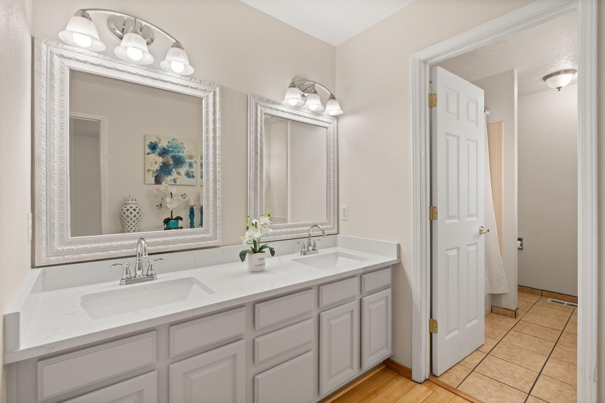 7037 ALBANY HILLS Drive NE