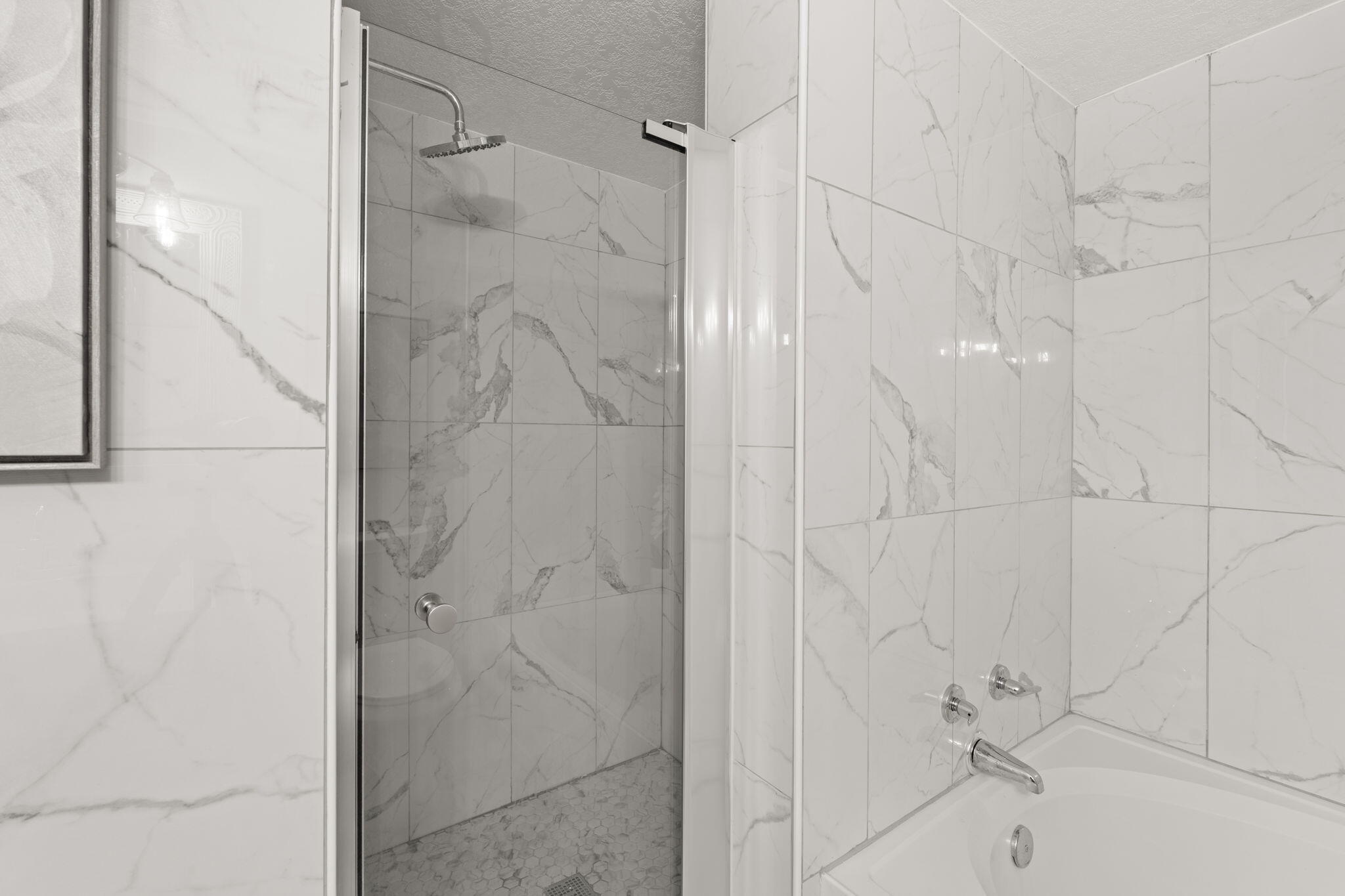 7037 ALBANY HILLS Drive NE