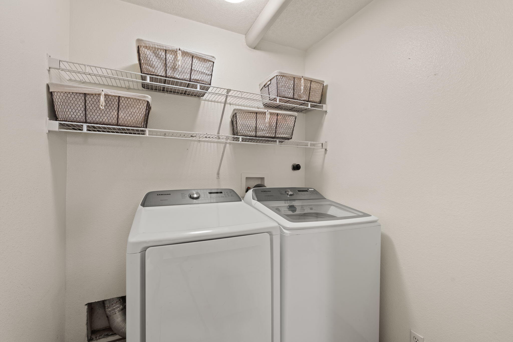 7037 ALBANY HILLS Drive NE