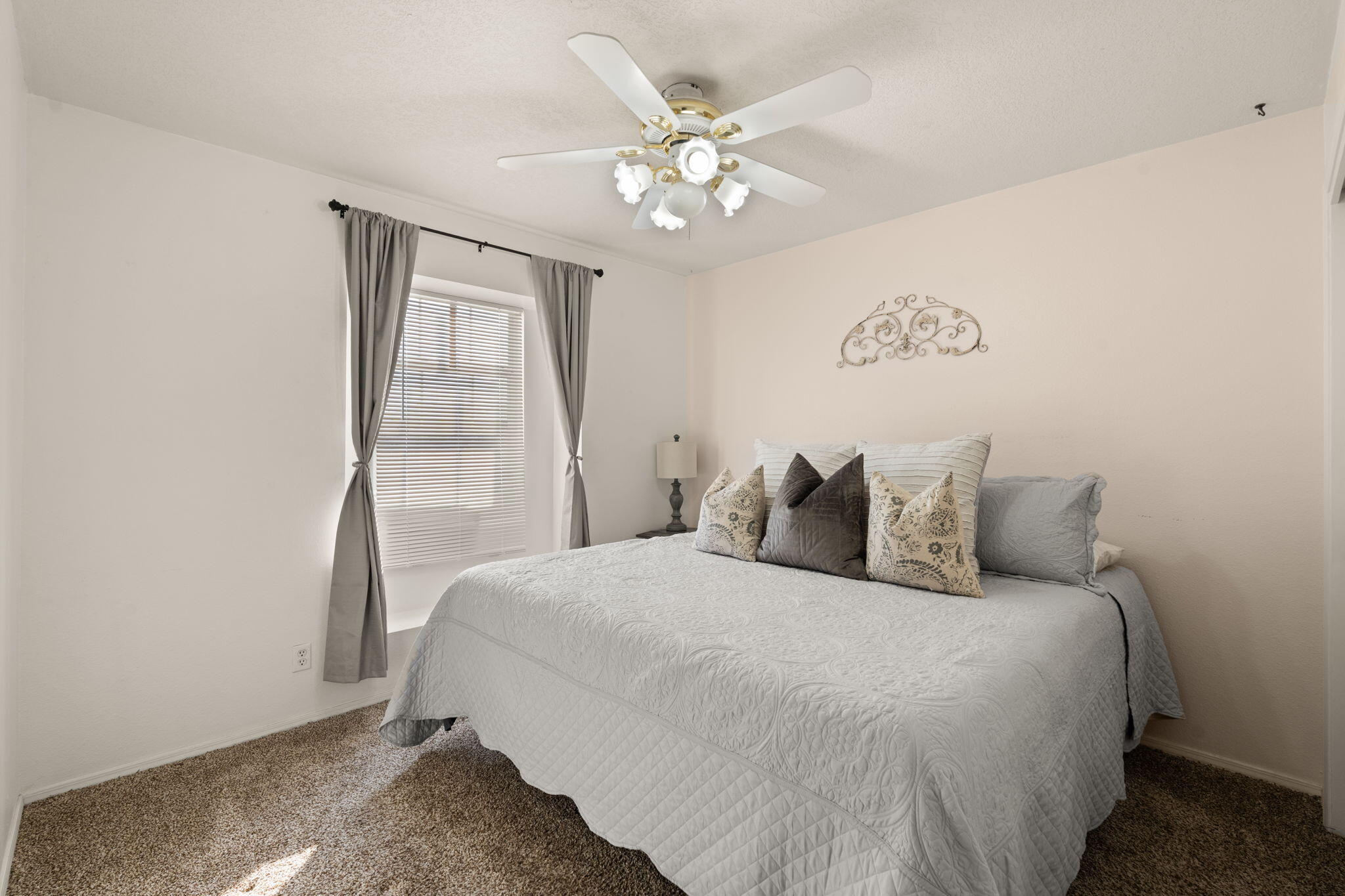 7037 ALBANY HILLS Drive NE