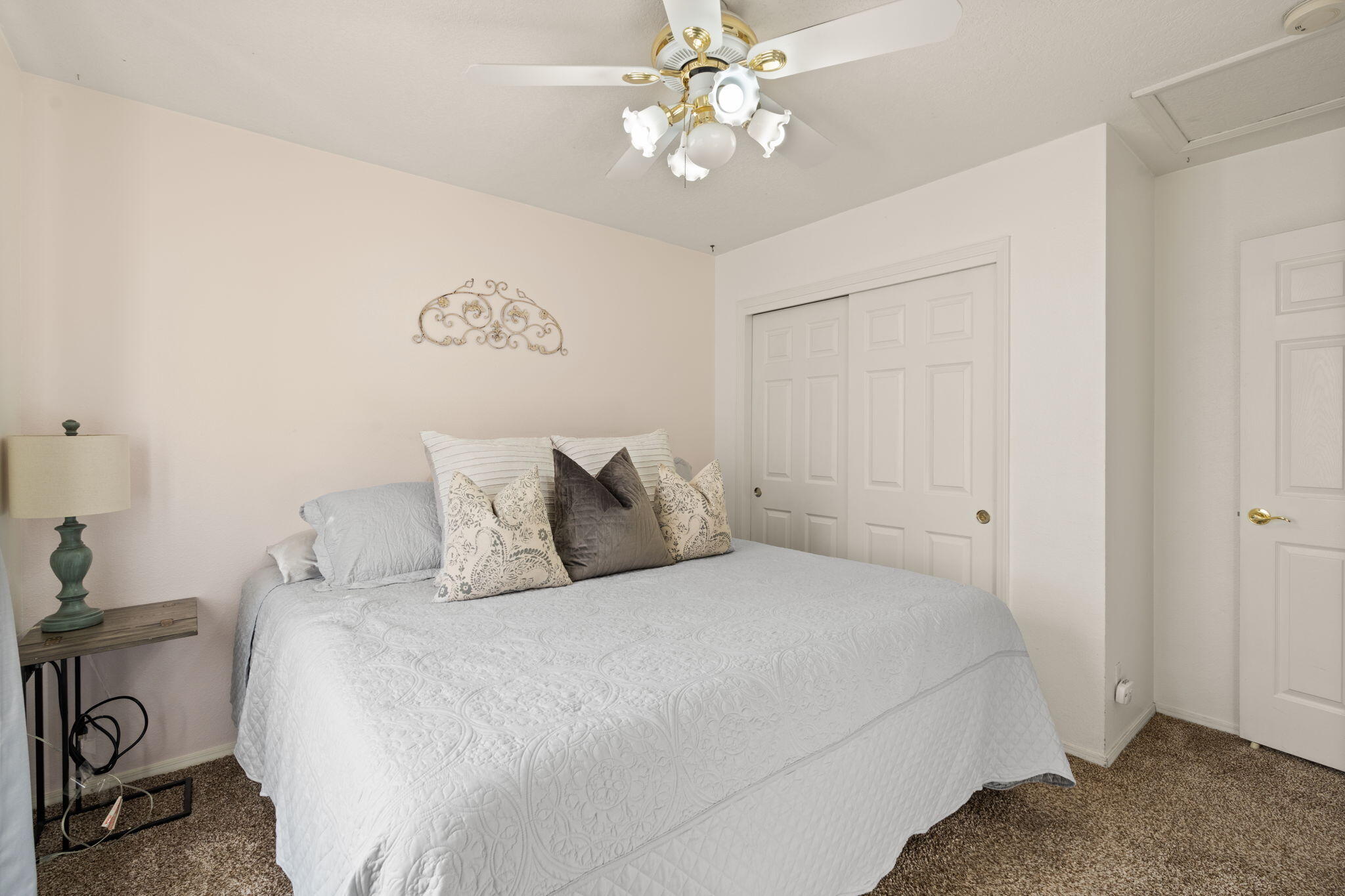 7037 ALBANY HILLS Drive NE