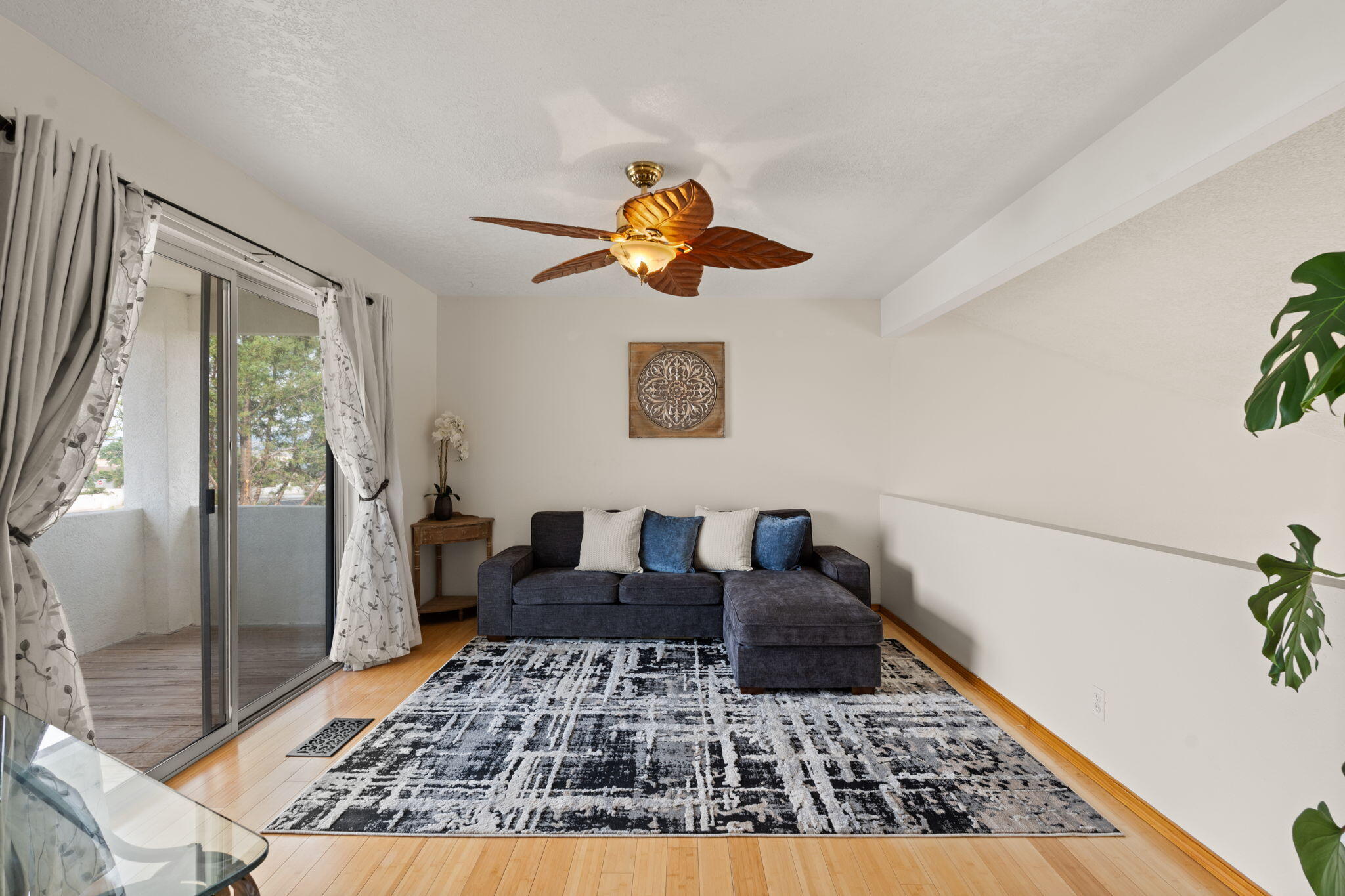 7037 ALBANY HILLS Drive NE