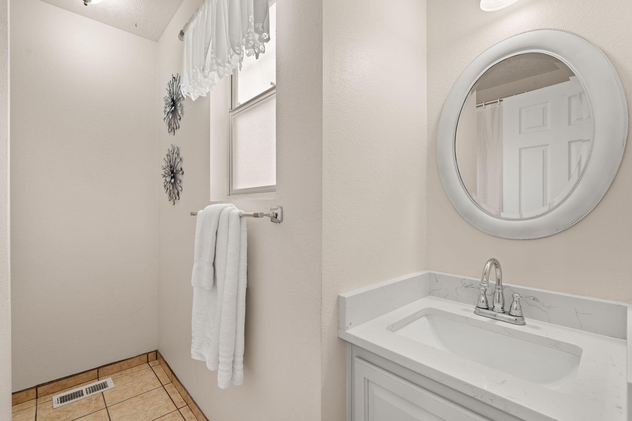 7037 ALBANY HILLS Drive NE