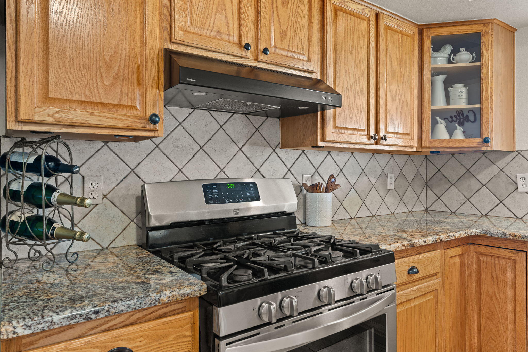 7037 ALBANY HILLS Drive NE