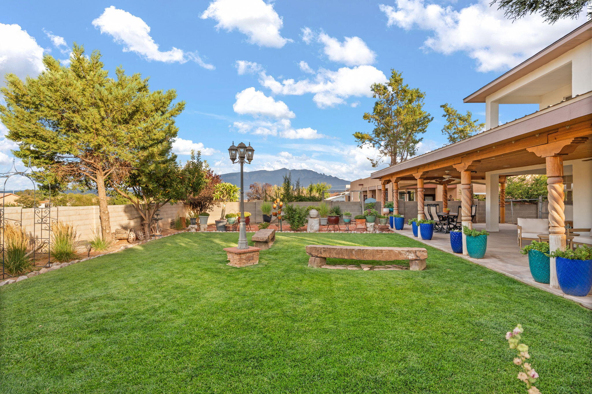 7037 ALBANY HILLS Drive NE