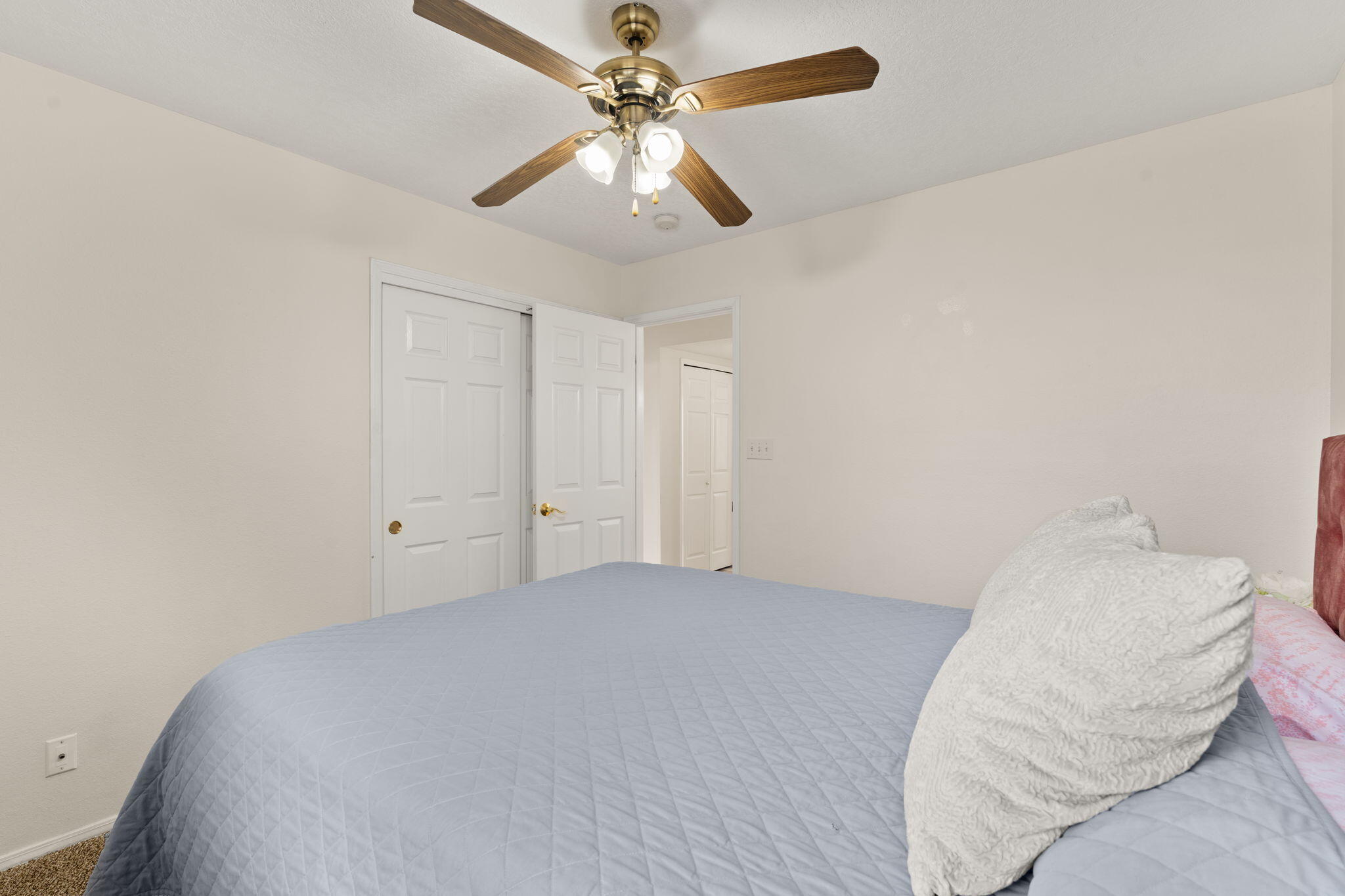 7037 ALBANY HILLS Drive NE