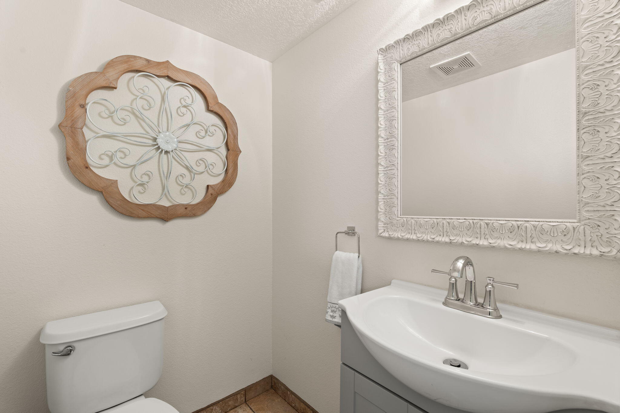 7037 ALBANY HILLS Drive NE