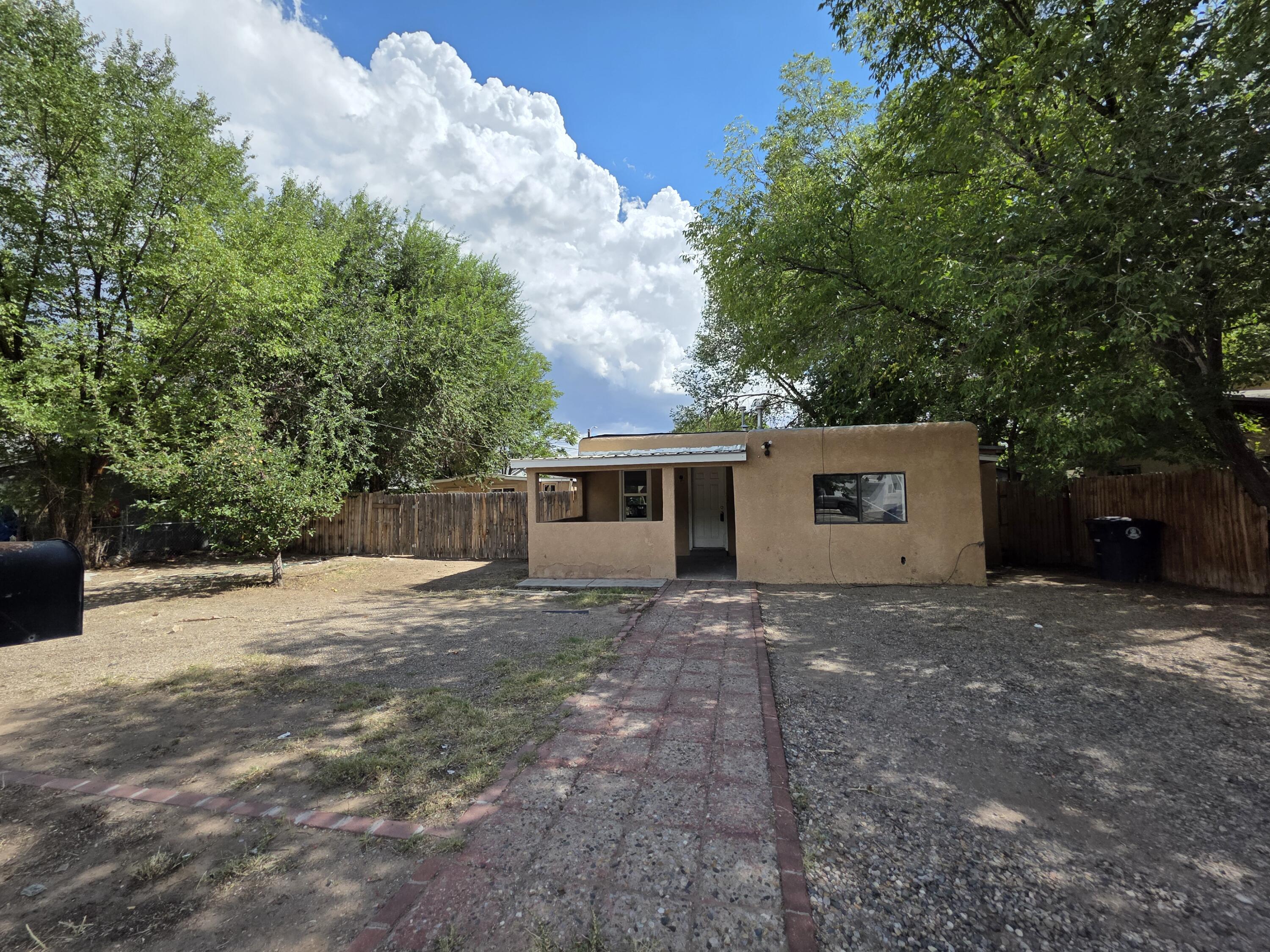 4718 GLENDALE Road NW