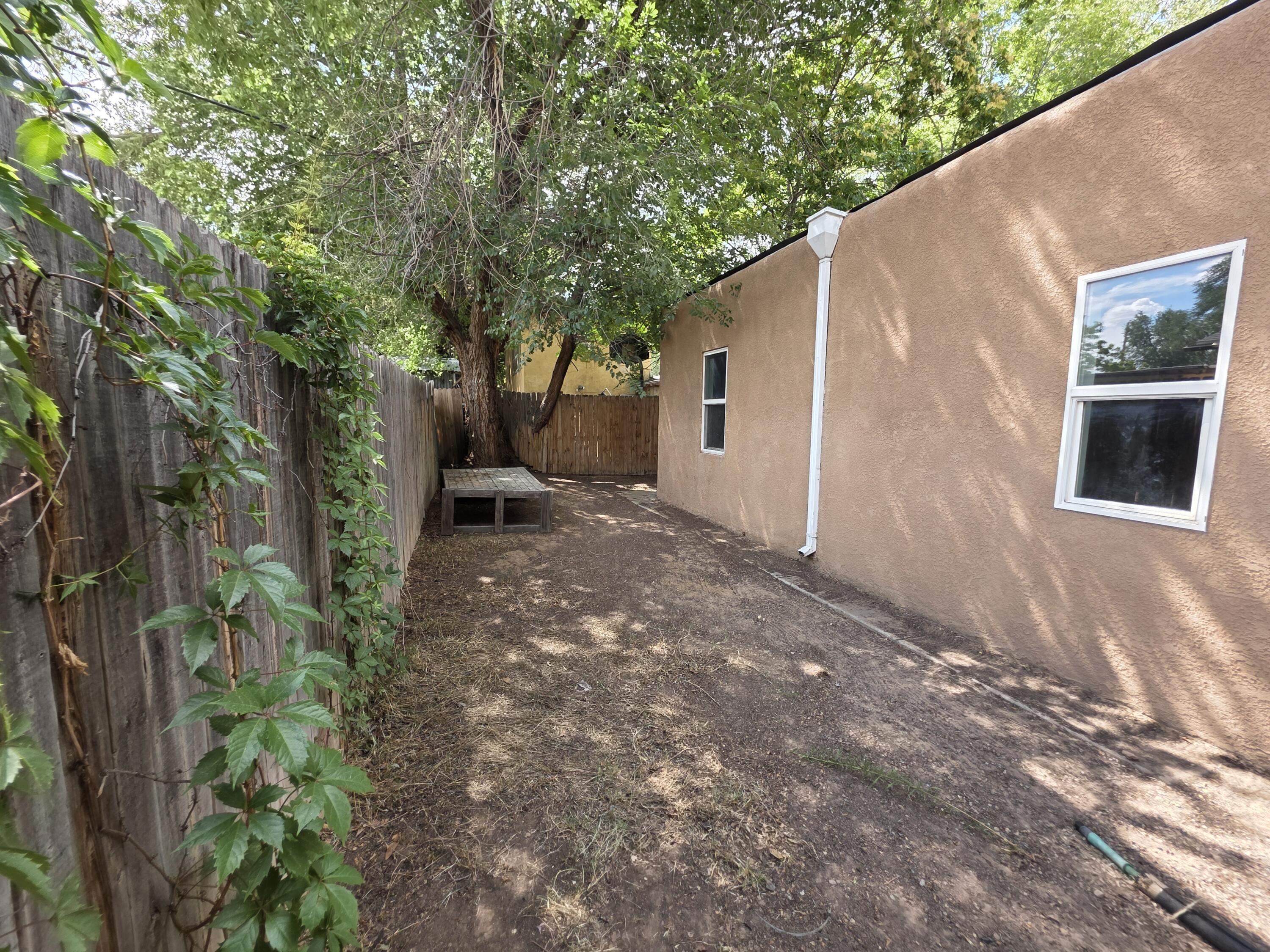 4718 GLENDALE Road NW