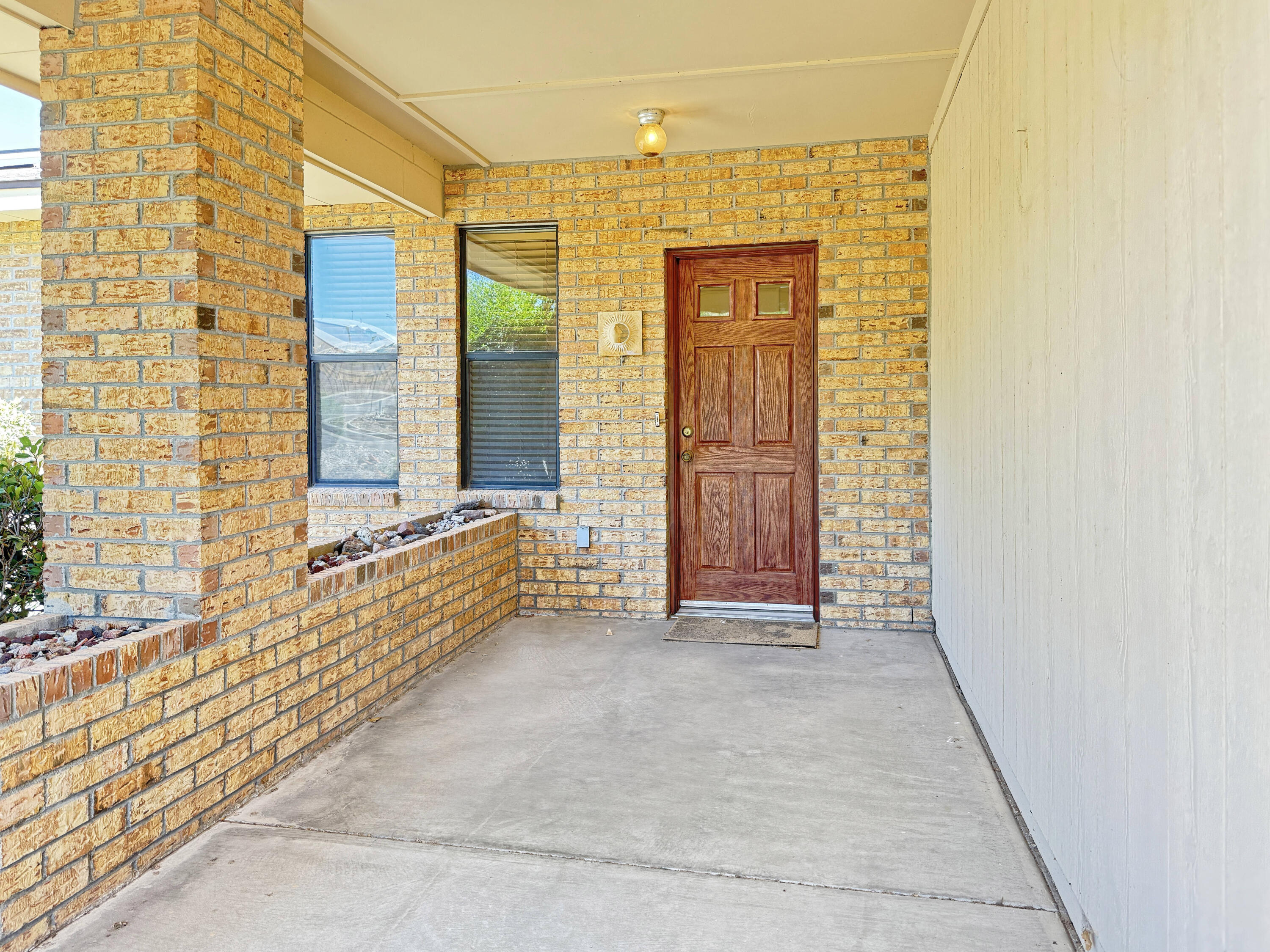 4661 QUARTZ Drive NE