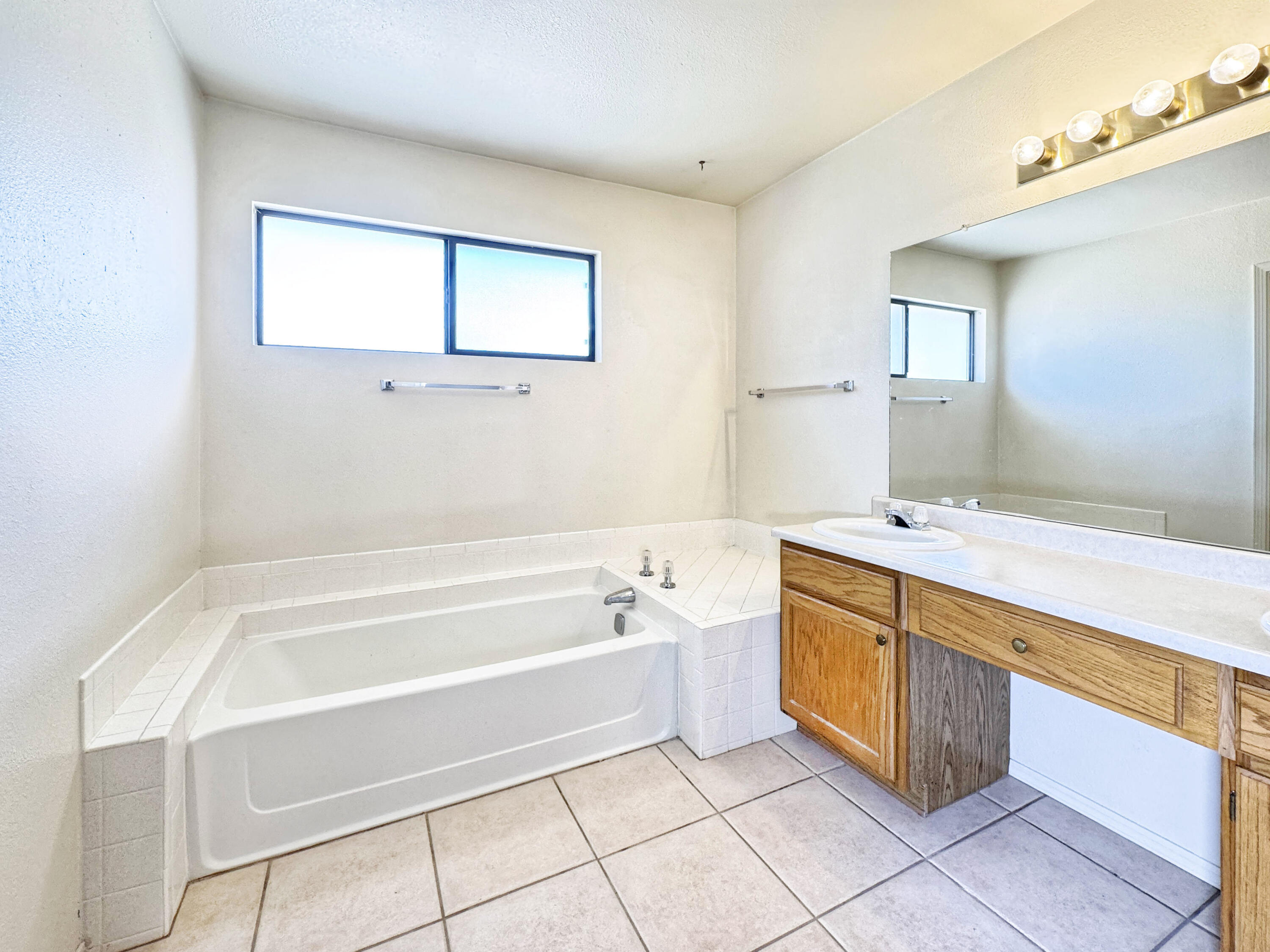 4661 QUARTZ Drive NE