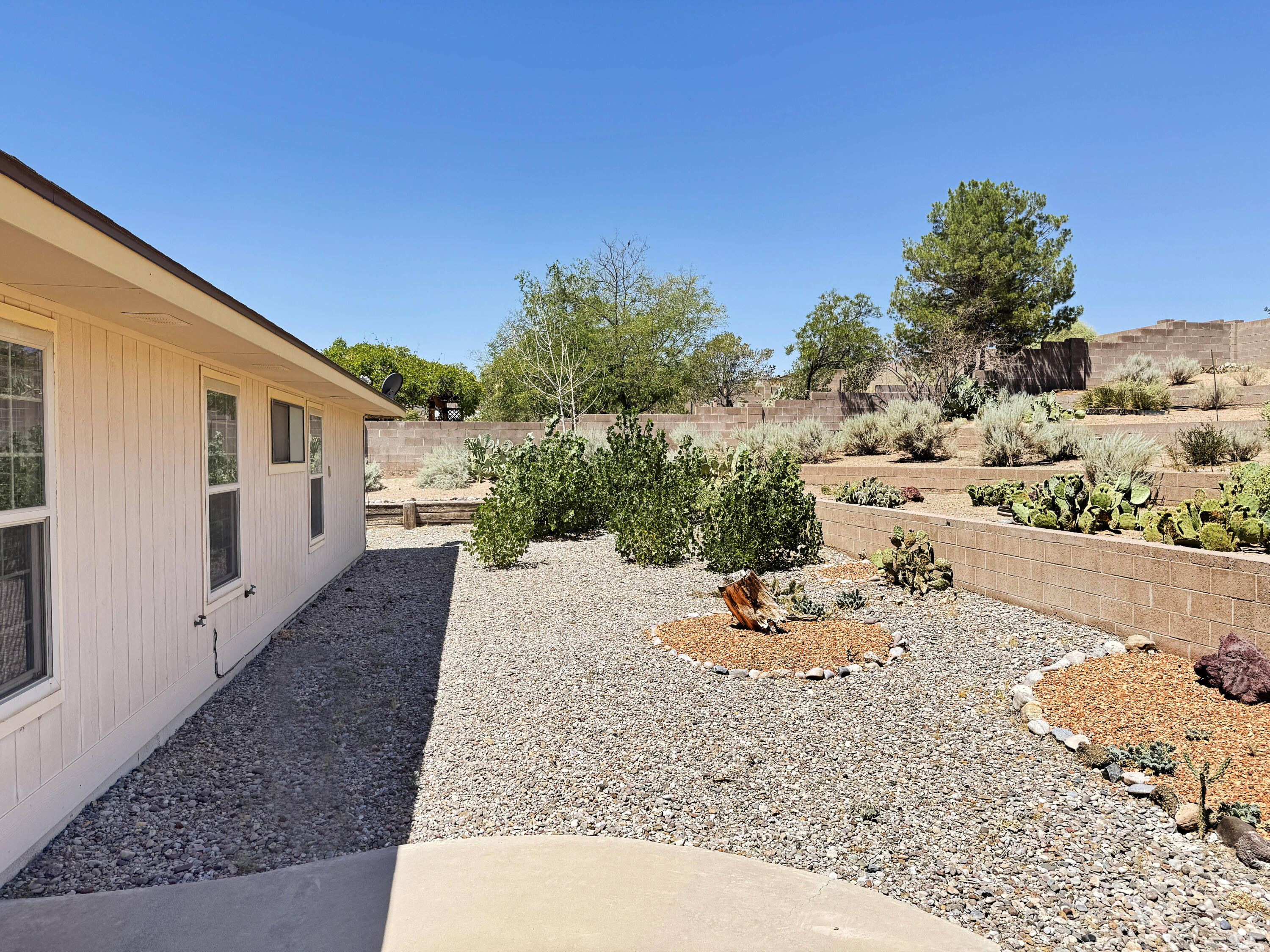 4661 QUARTZ Drive NE