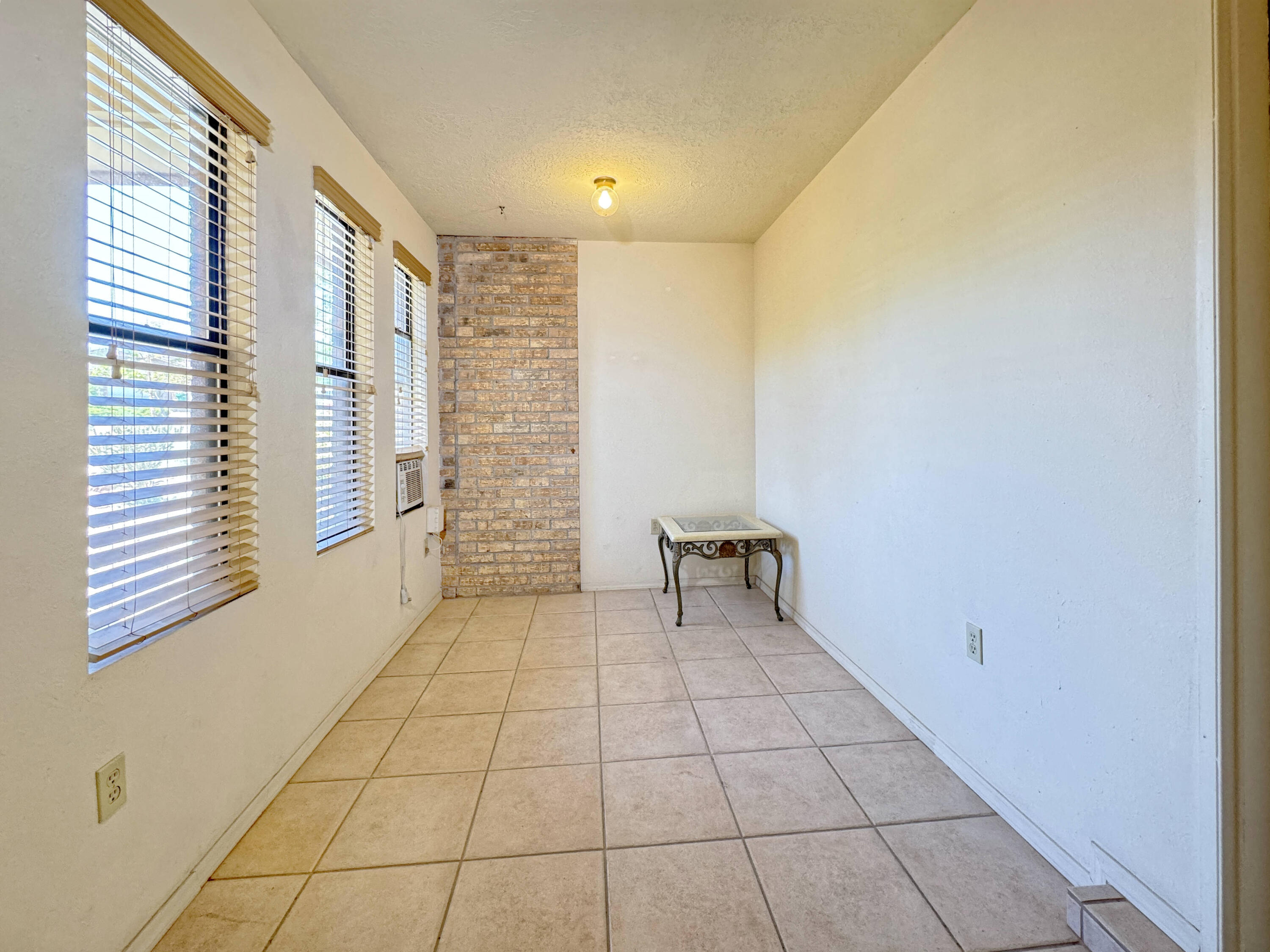 4661 QUARTZ Drive NE