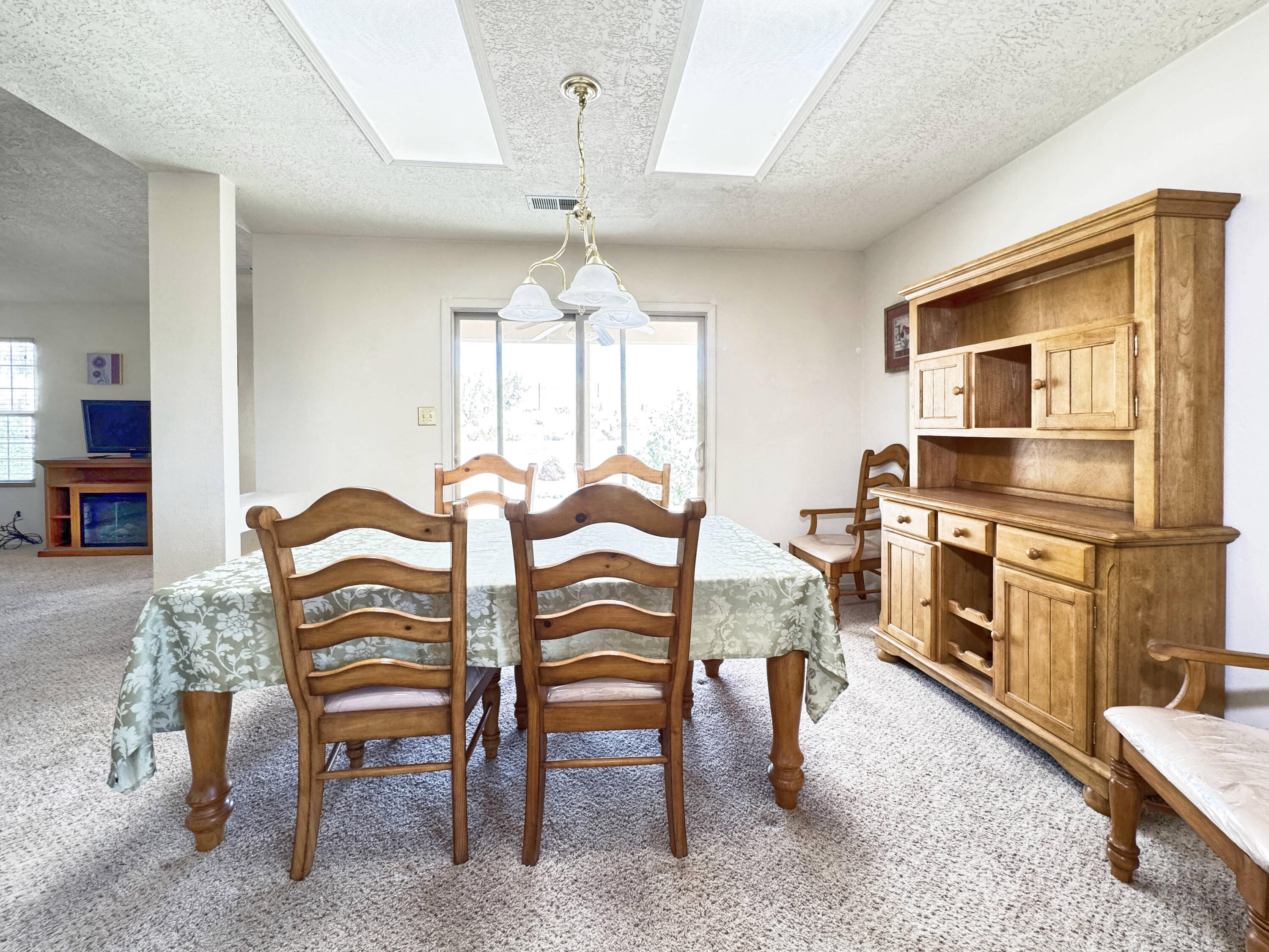 4661 QUARTZ Drive NE