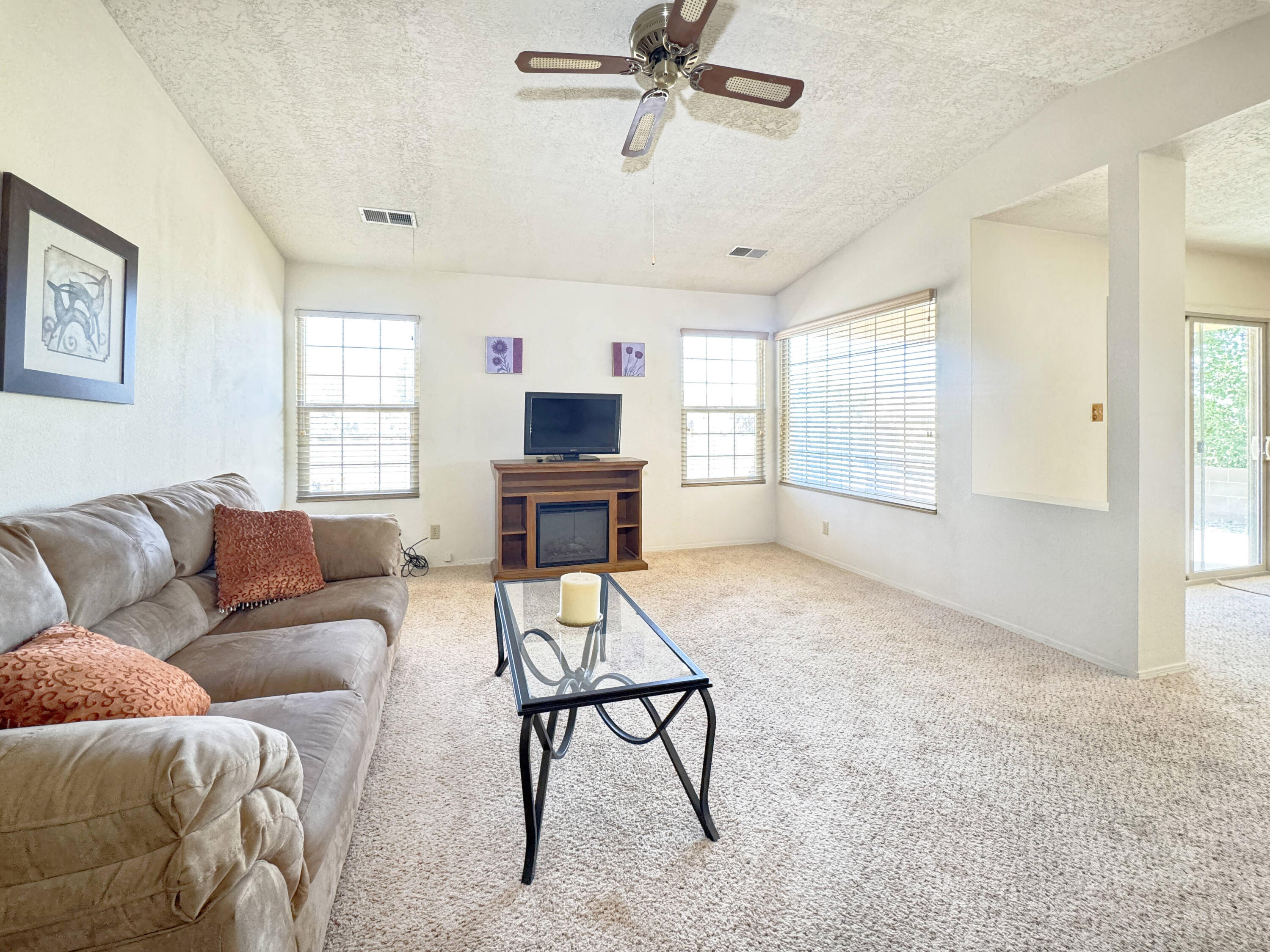 4661 QUARTZ Drive NE