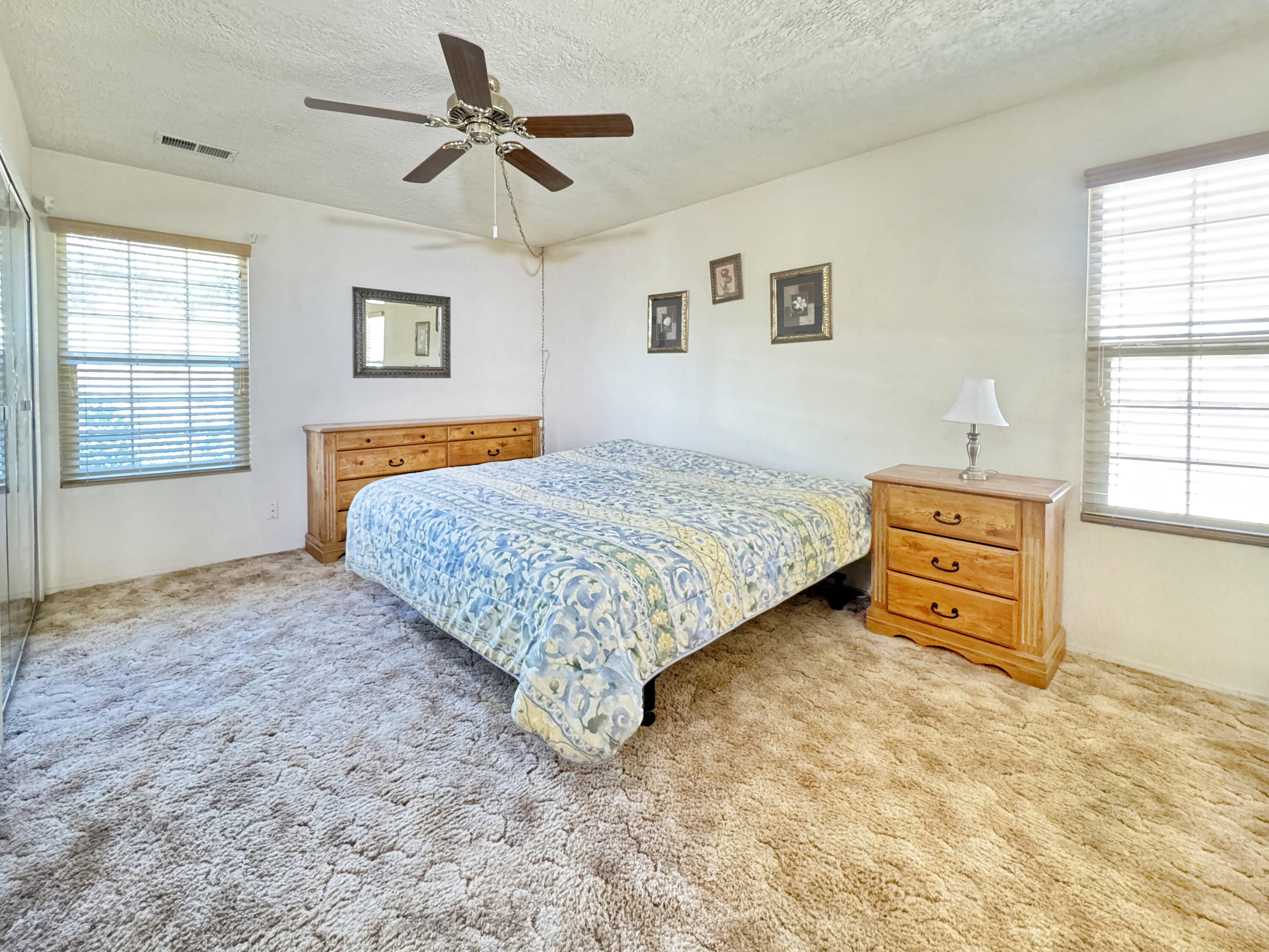 4661 QUARTZ Drive NE