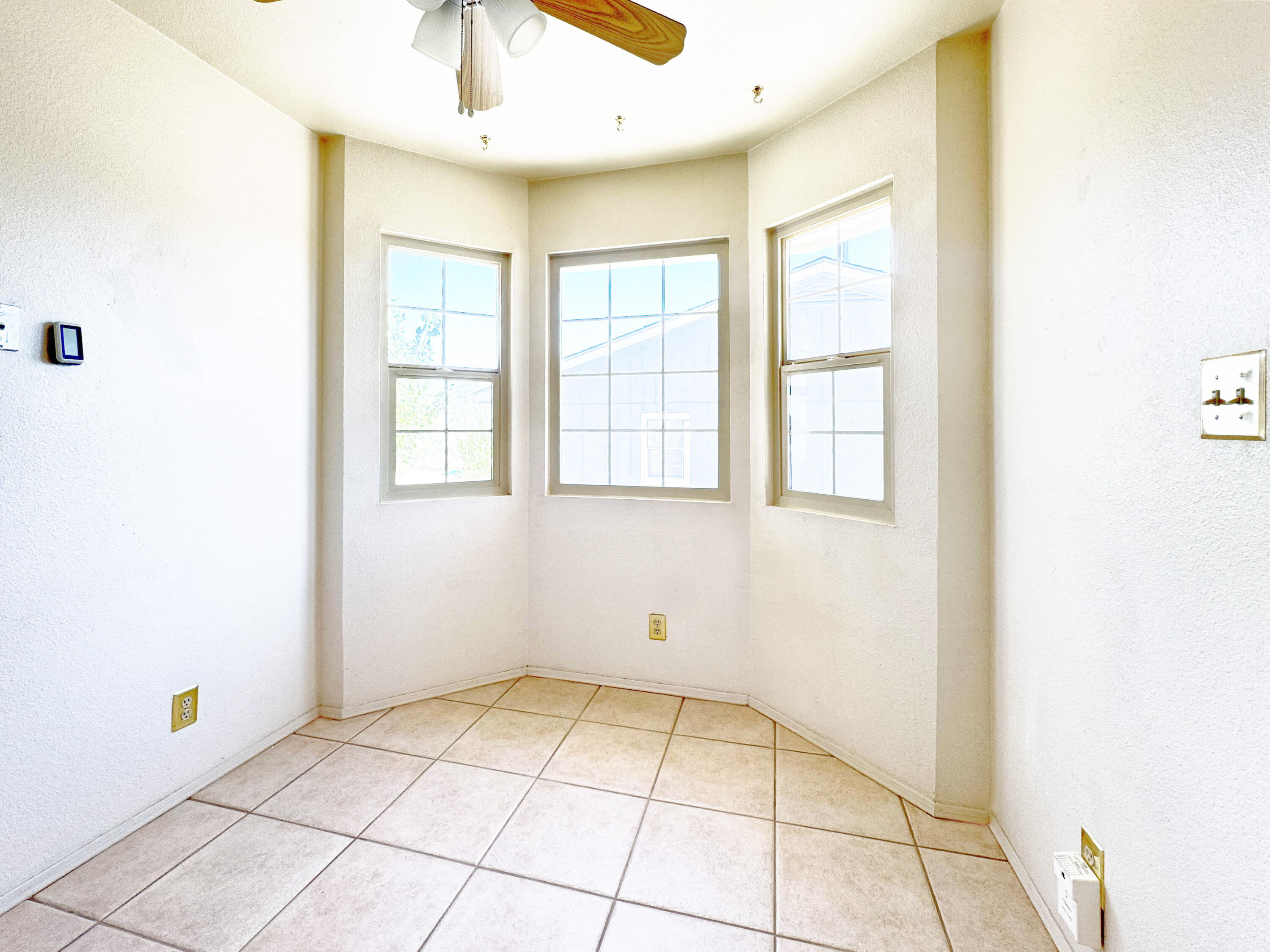 4661 QUARTZ Drive NE