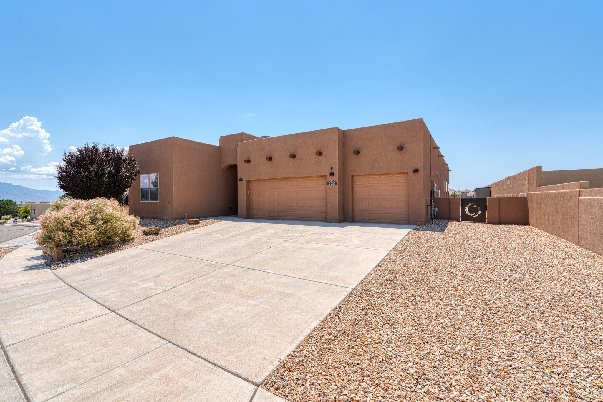 2909 REDONDO SANTA FE