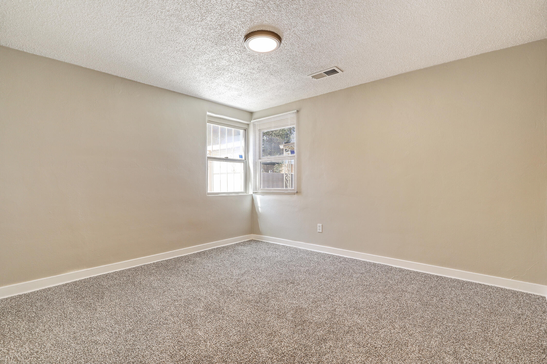 150 MESILLA Street NE