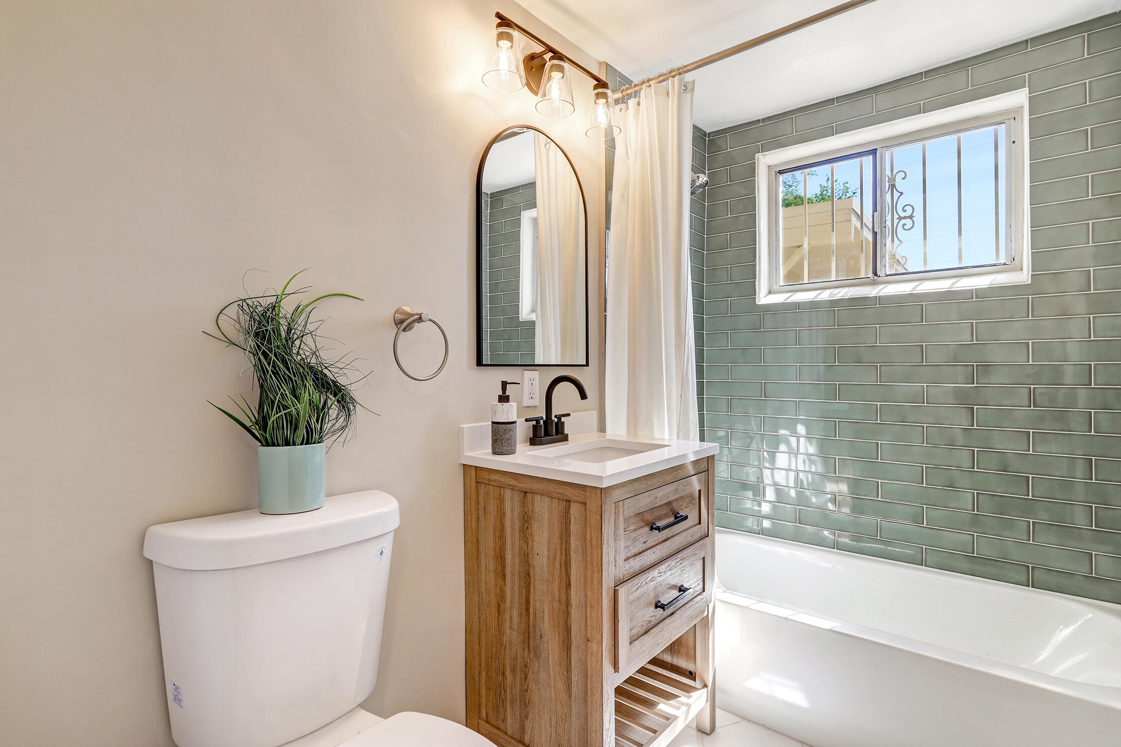 150 MESILLA Street NE