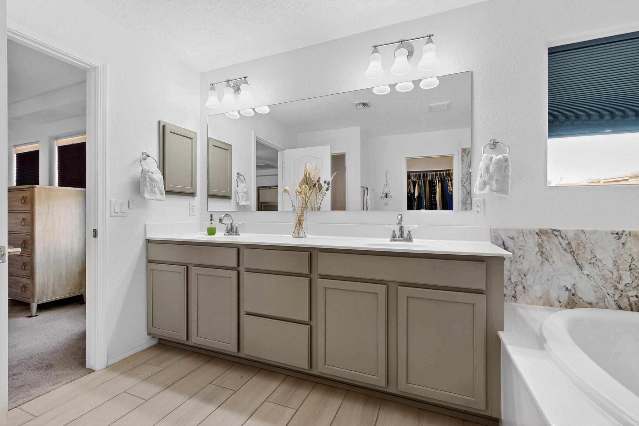 9200 Red Butte Place NW